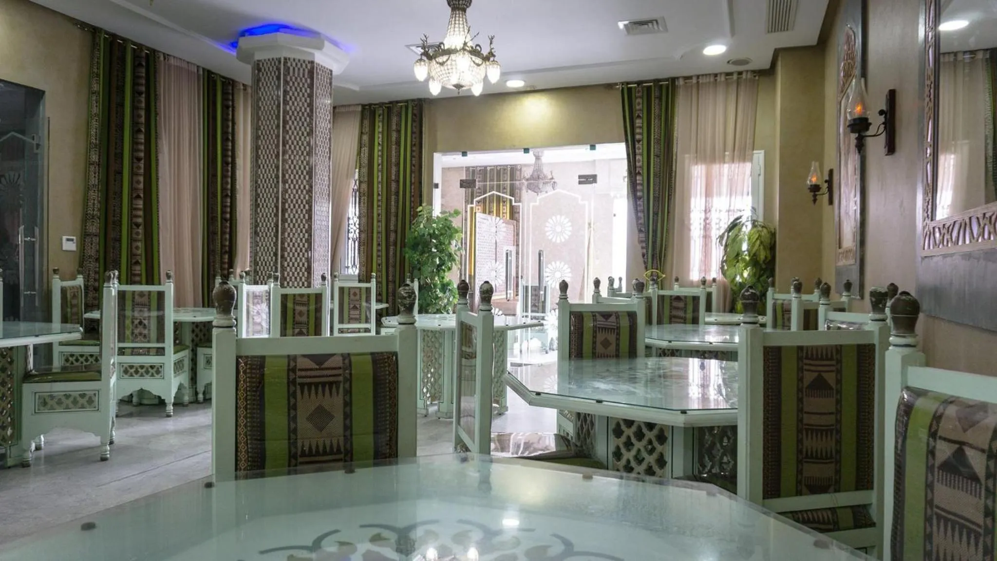 Restaurant/places to eat in Saheb Ettabaa Tunis