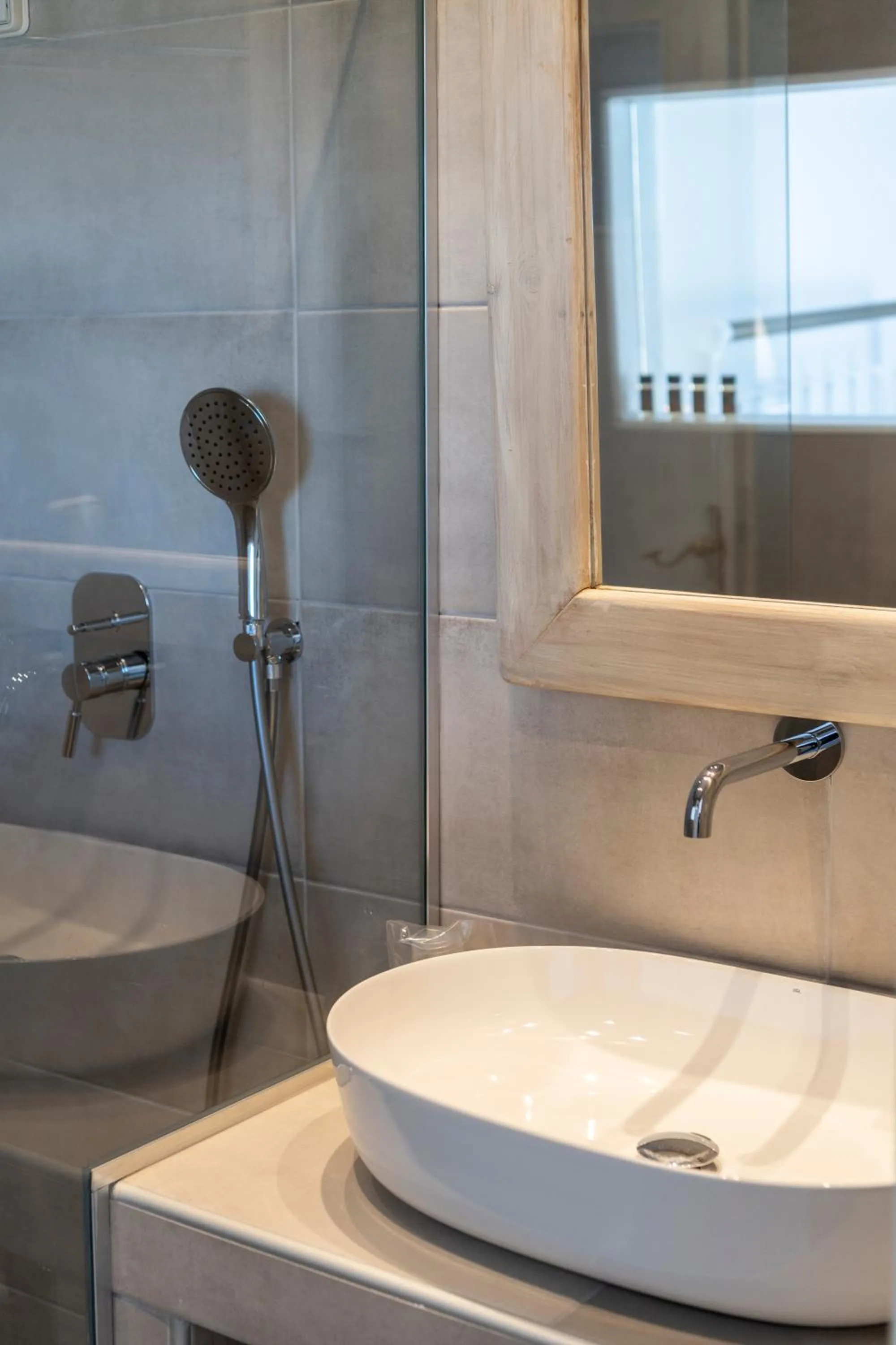 Shower in Hotel Swiss Home