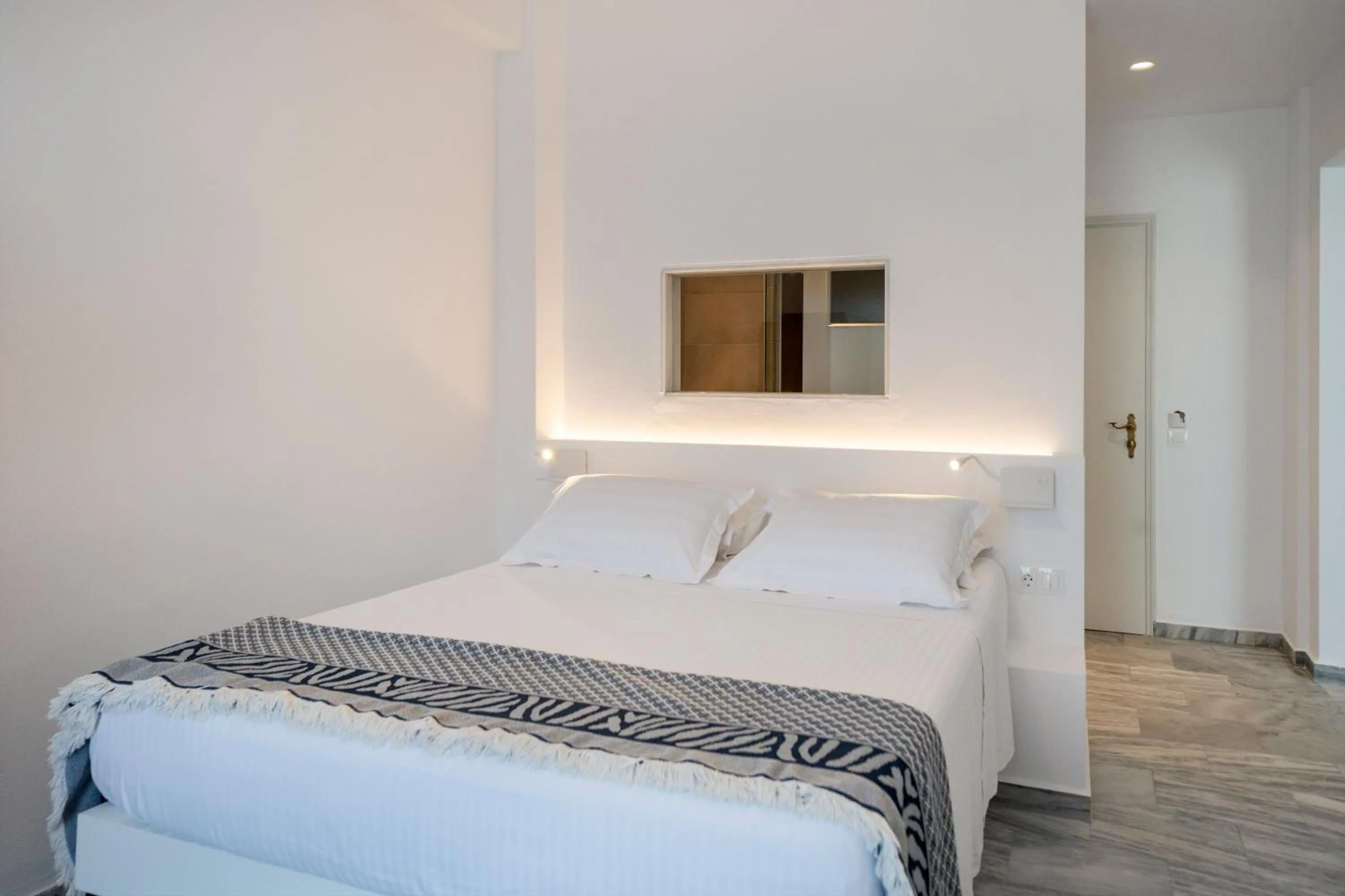 Bedroom, Bed in Hotel Swiss Home