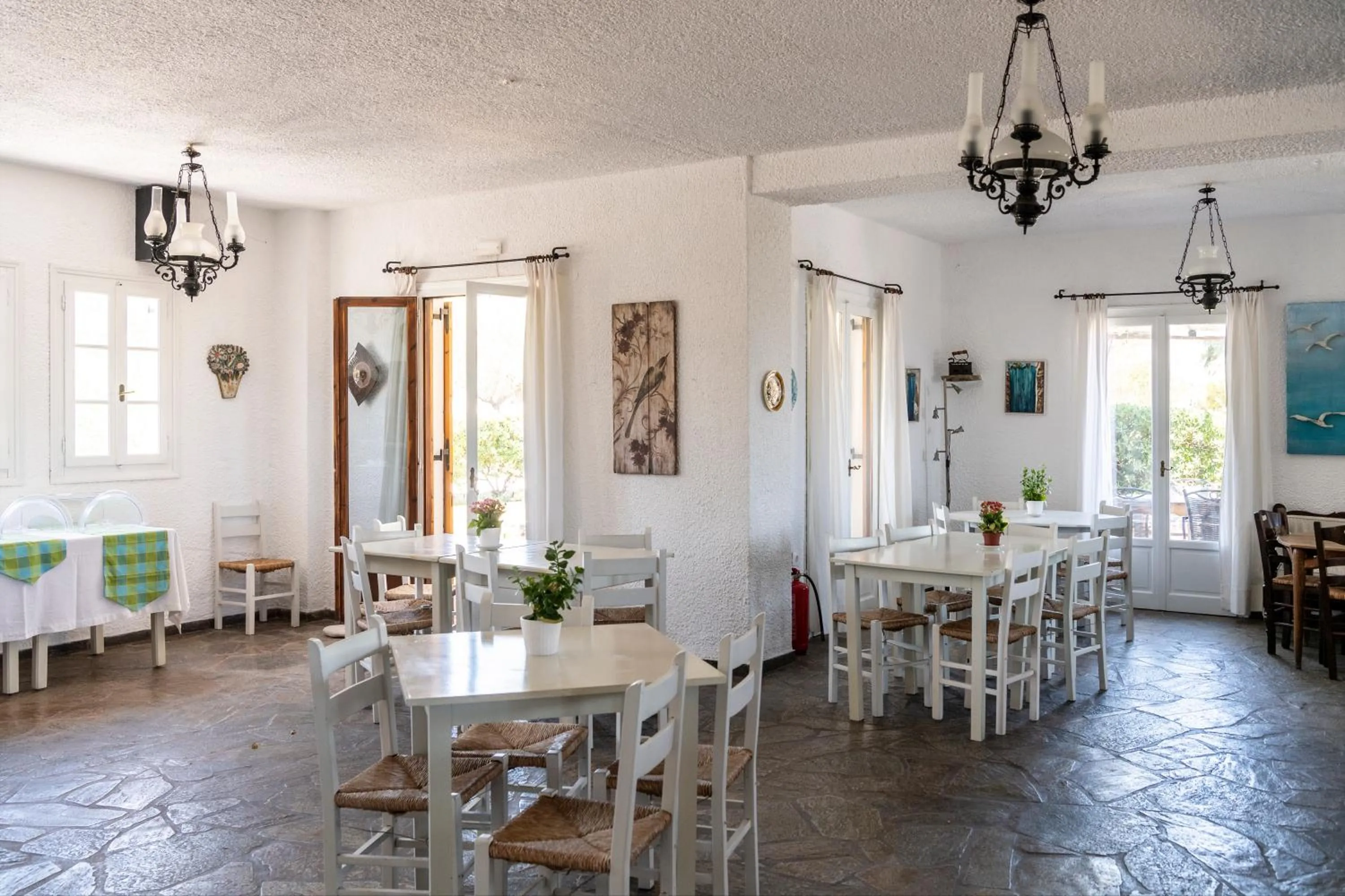 Restaurant/places to eat in Hotel Swiss Home