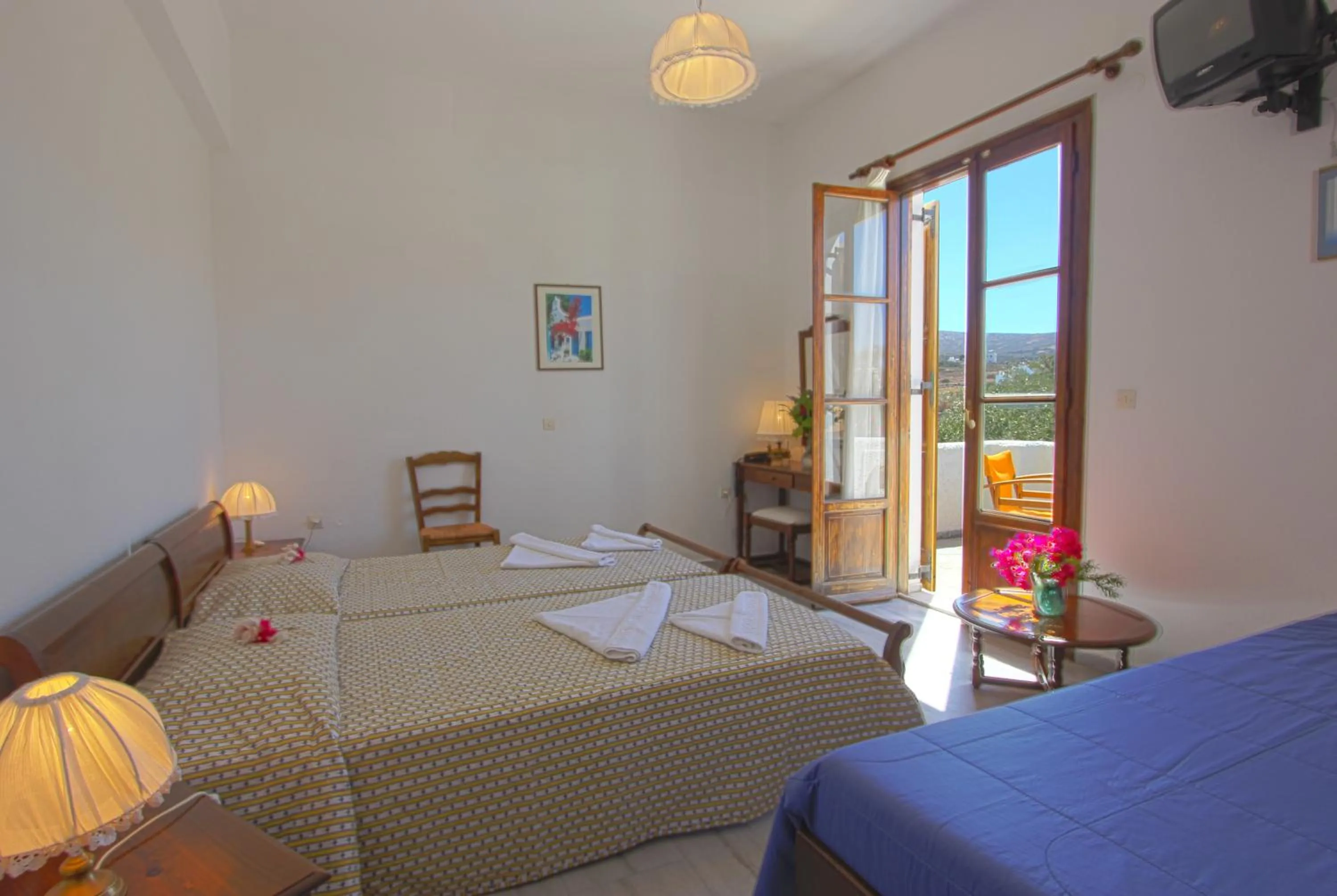 Photo of the whole room, Bed in Hotel Swiss Home