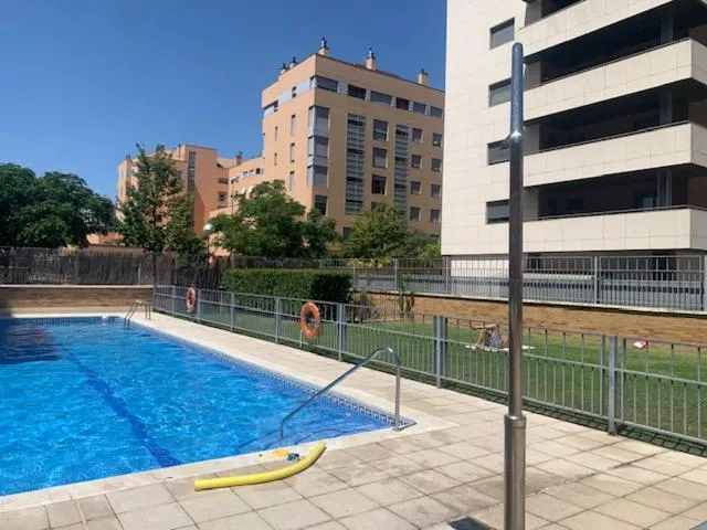 Swimming pool in Logroño: Piso con Garaje y Piscina.