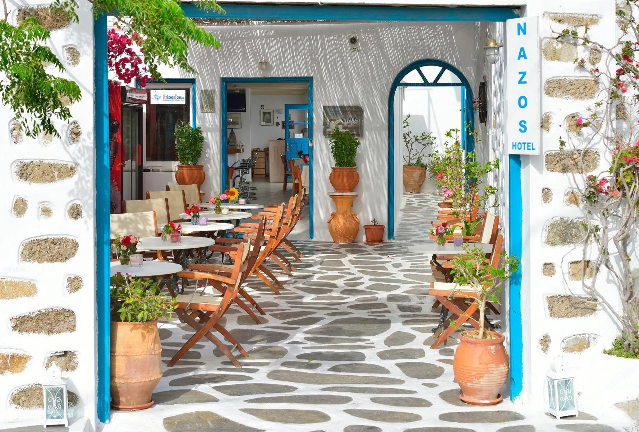 Restaurant/places to eat in Hotel Nazos