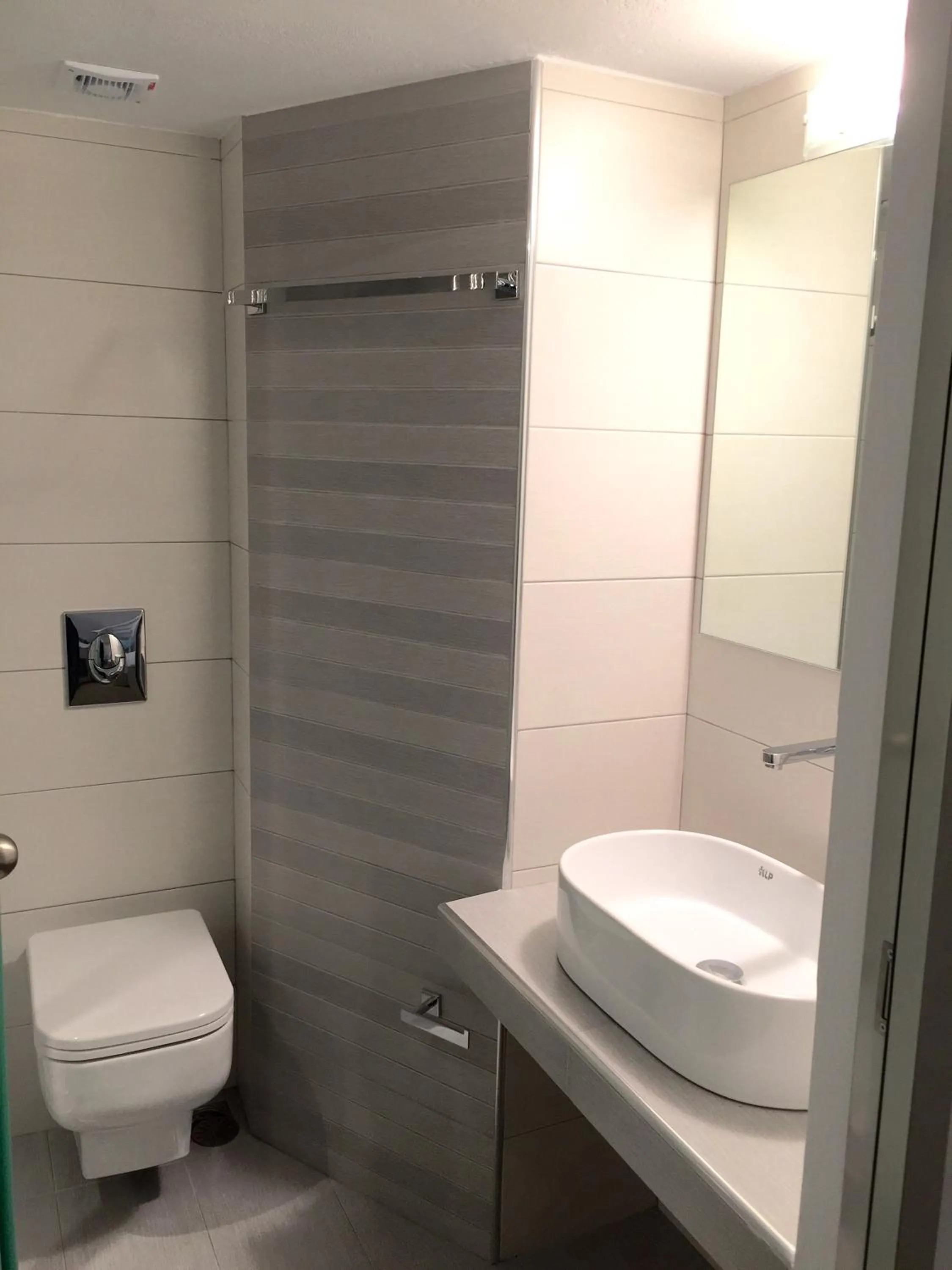 Shower in Hotel Nazos