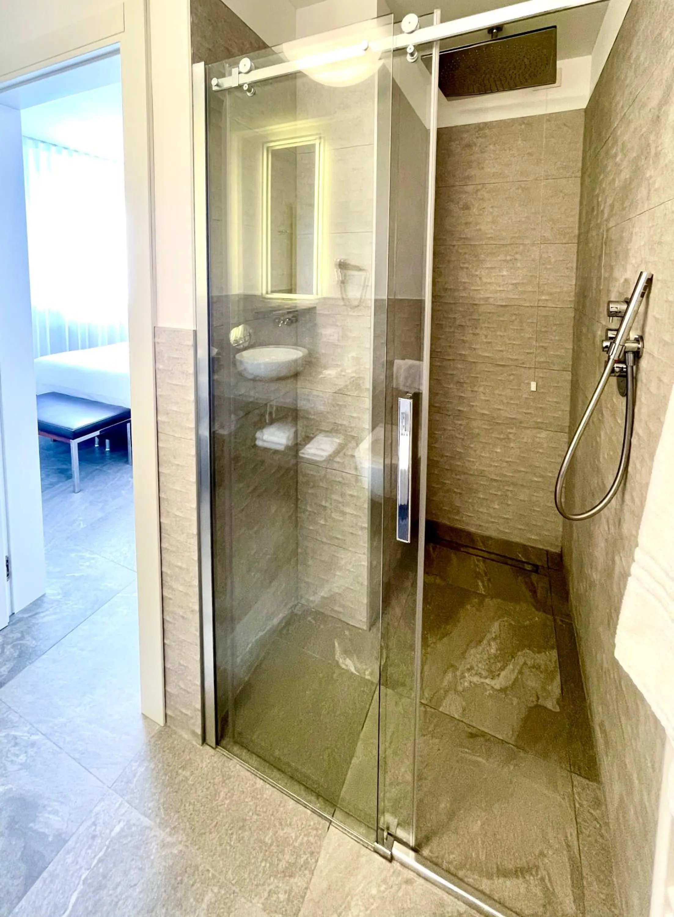 Shower in Le Muraine