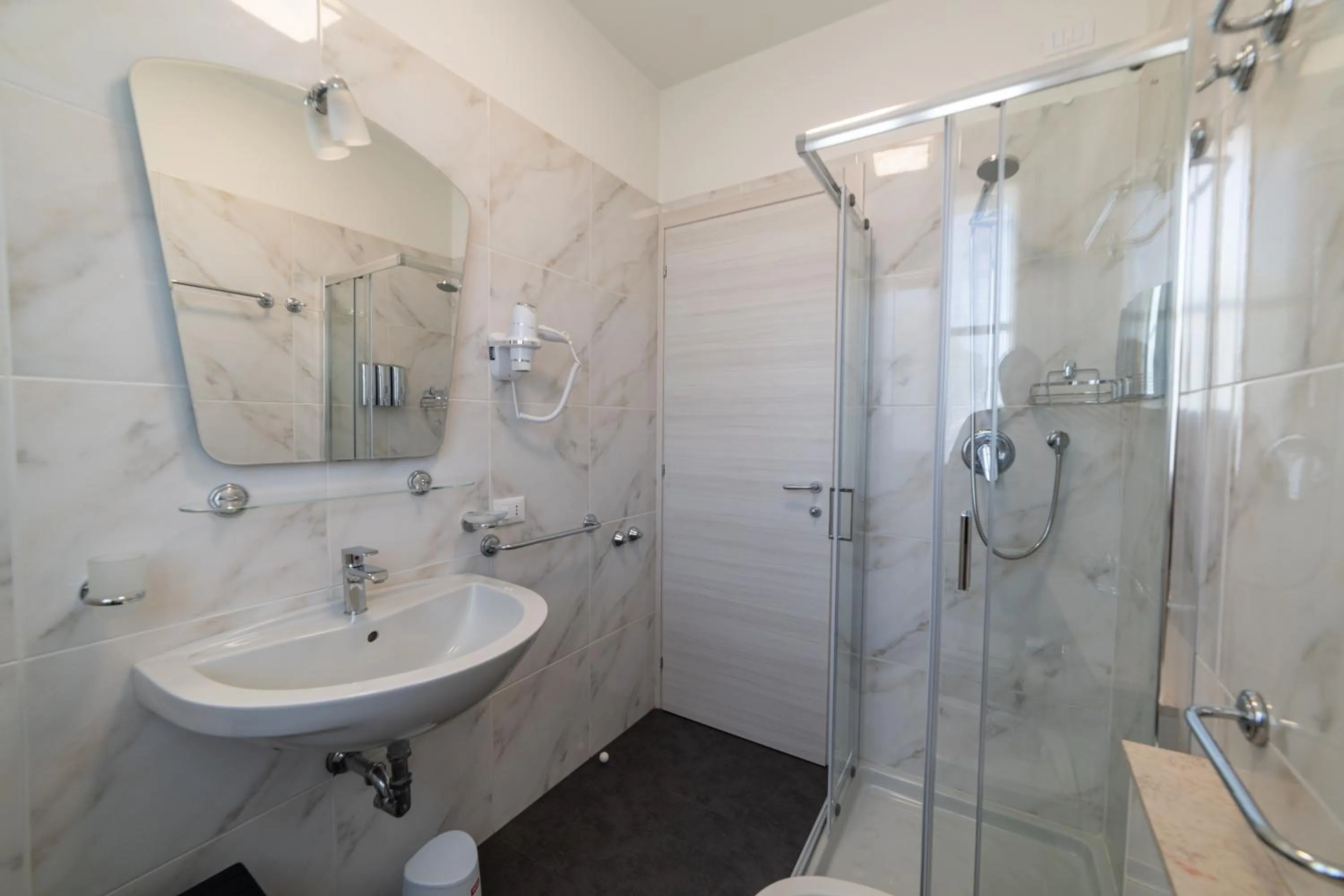 Shower in Hotel Arilica