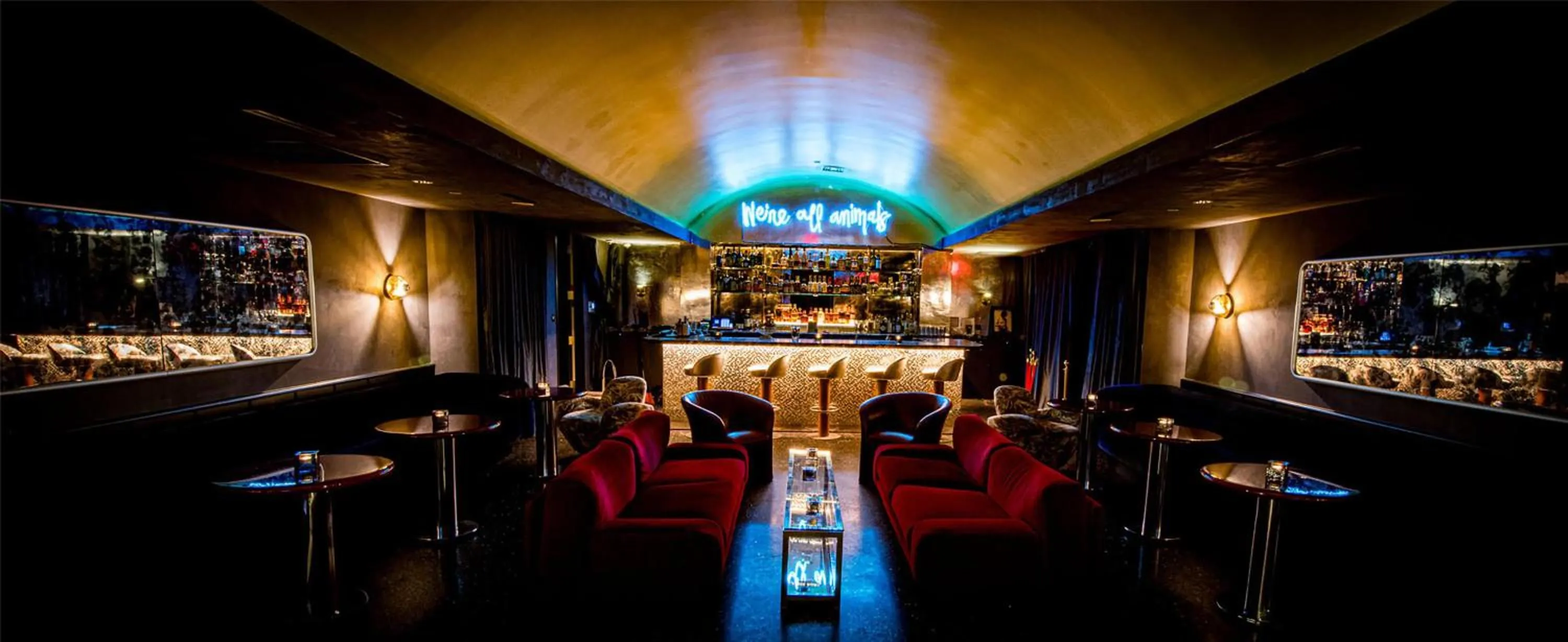 Lounge or bar in Hotel Genevieve, part of JdV by Hyatt