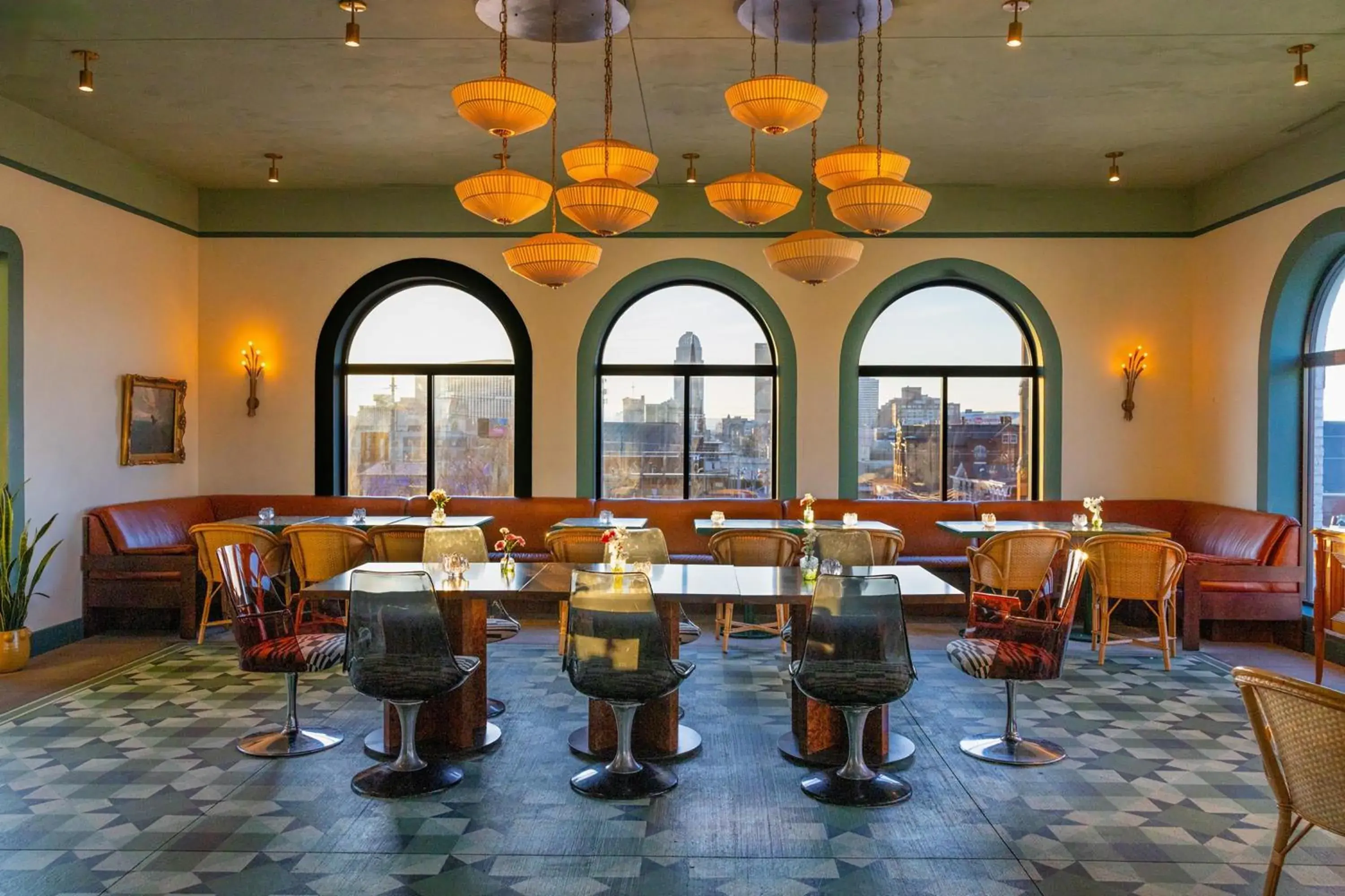 Lounge or bar in Hotel Genevieve, part of JdV by Hyatt Lounge or bar in Hotel Genevieve, part of JdV by Hyatt