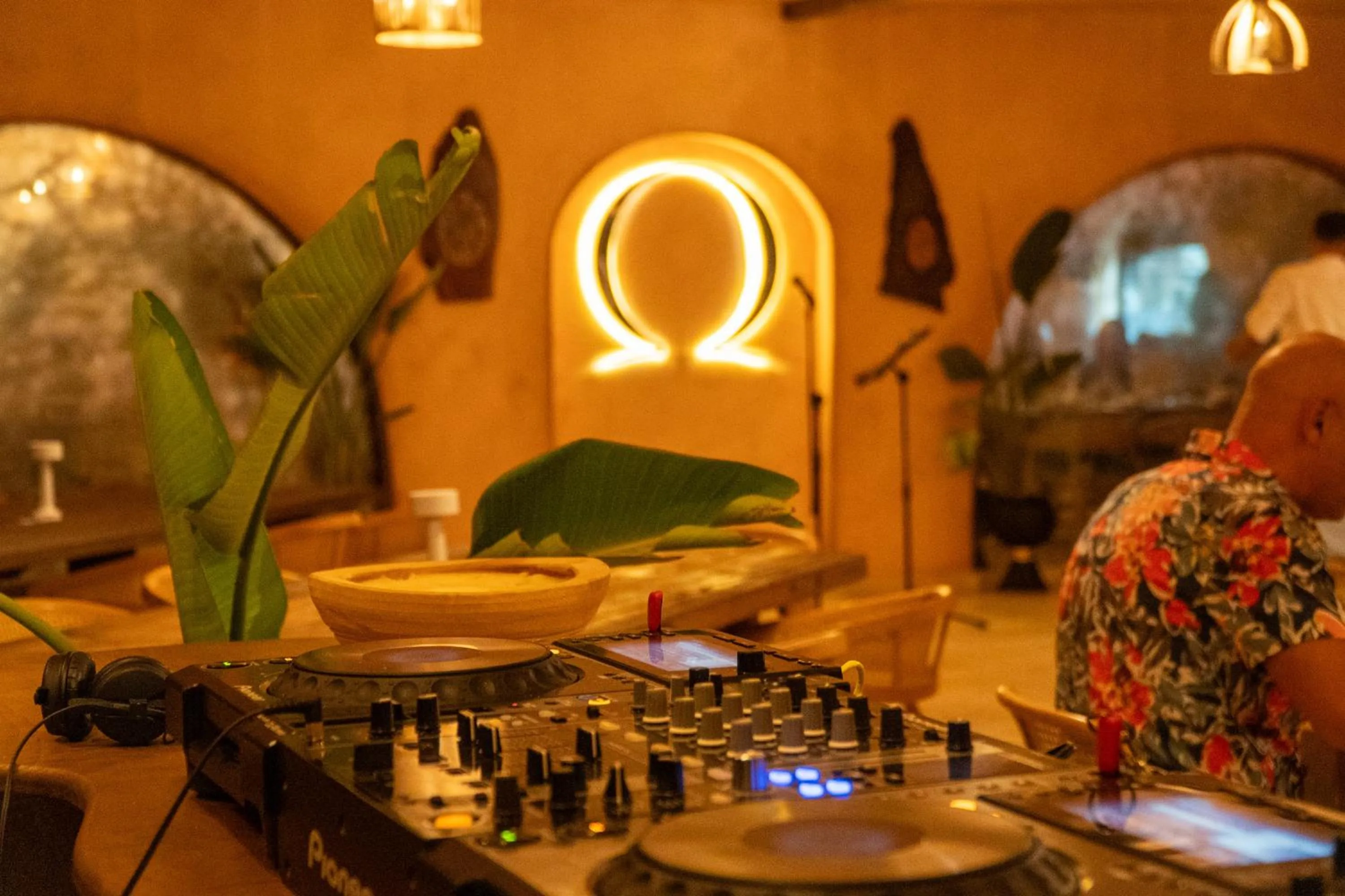 Evening entertainment in InOne Mucho Selection Hotel