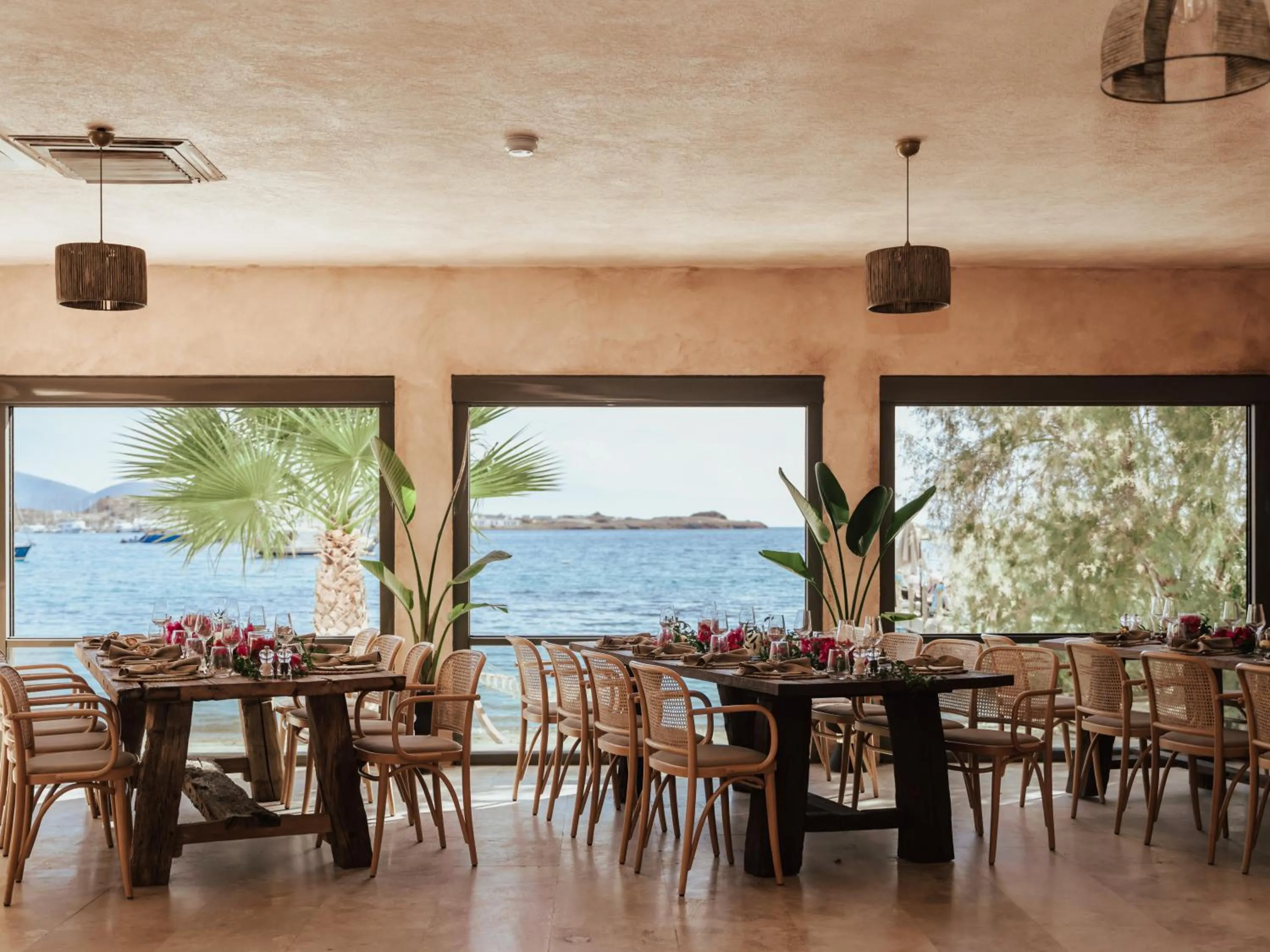 Restaurant/places to eat in InOne Mucho Selection Hotel