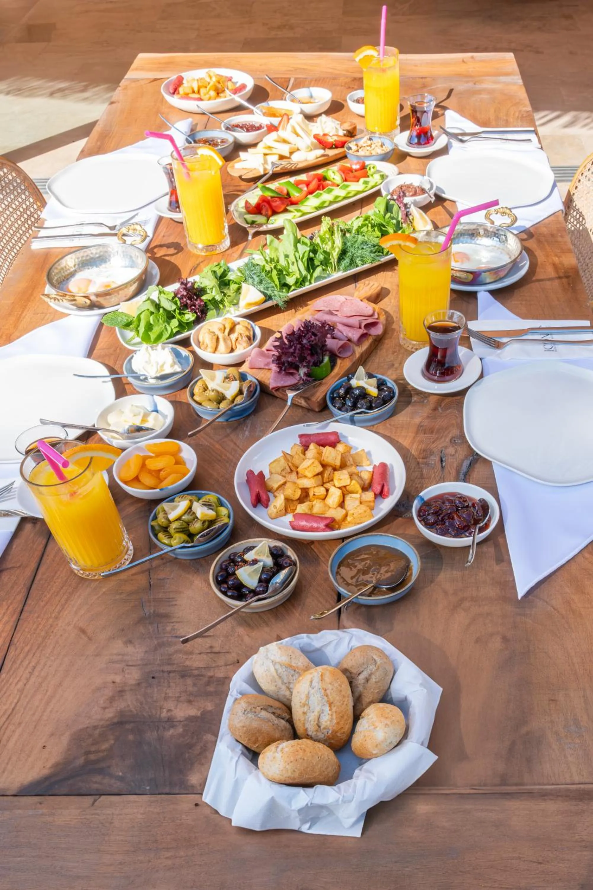 Restaurant/places to eat in InOne Mucho Selection Hotel