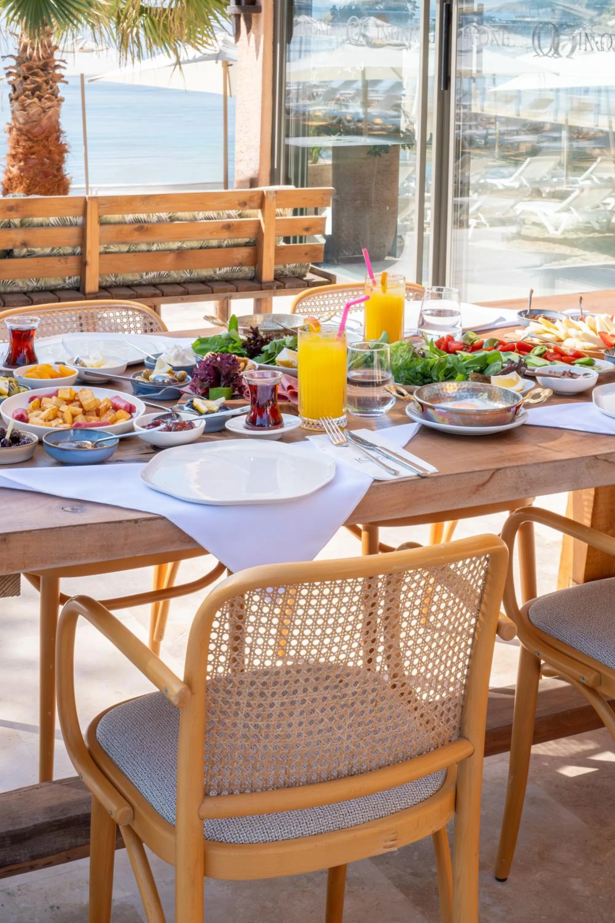 Restaurant/places to eat in InOne Mucho Selection Hotel