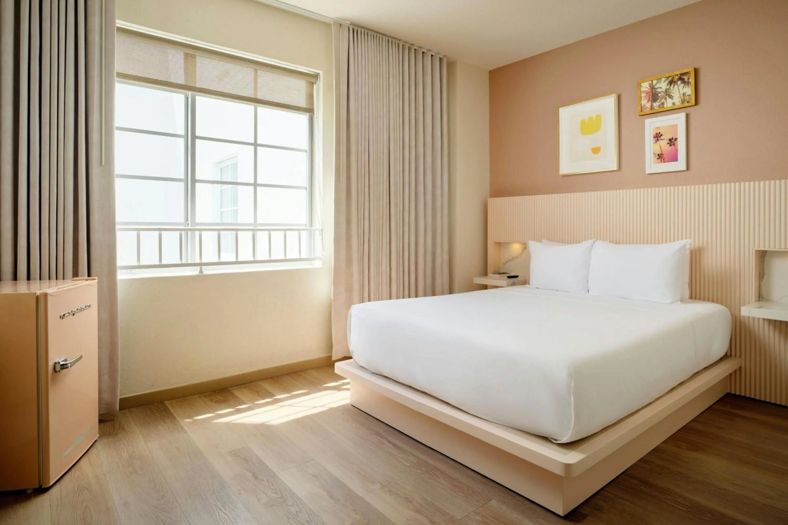 Photo of the whole room, Bed in FOUND Hotels, Miami Beach, Series by Marriott