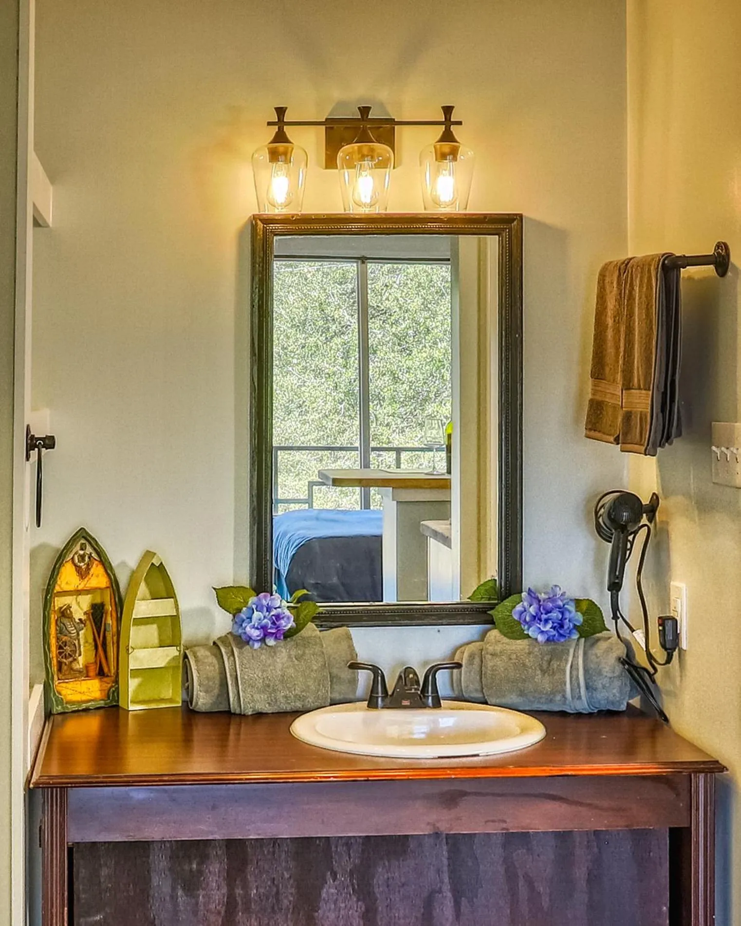 Bathroom in Bells Marina & Fishing Resort - Santee Lake Marion by I95 - Family Adventure, Pets on Request!