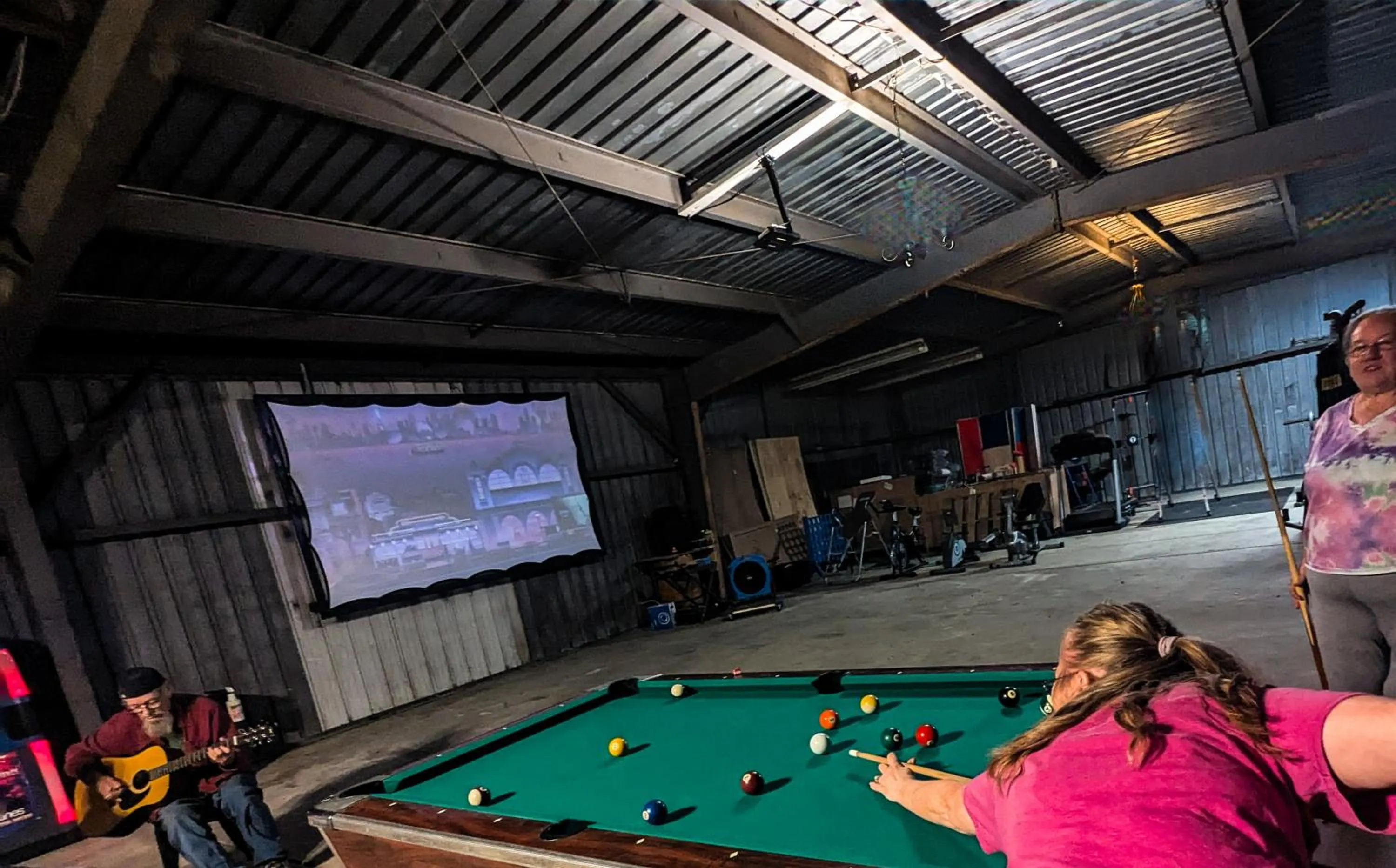 Karaoke in Bells Marina & Fishing Resort - Santee Lake Marion by I95 - Family Adventure, Pets on Request!