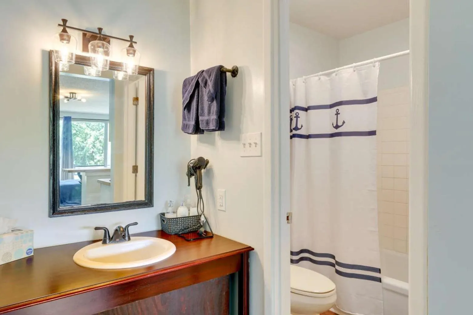 Shower in Bells Marina & Fishing Resort - Santee Lake Marion by I95 - Family Adventure, Pets on Request!