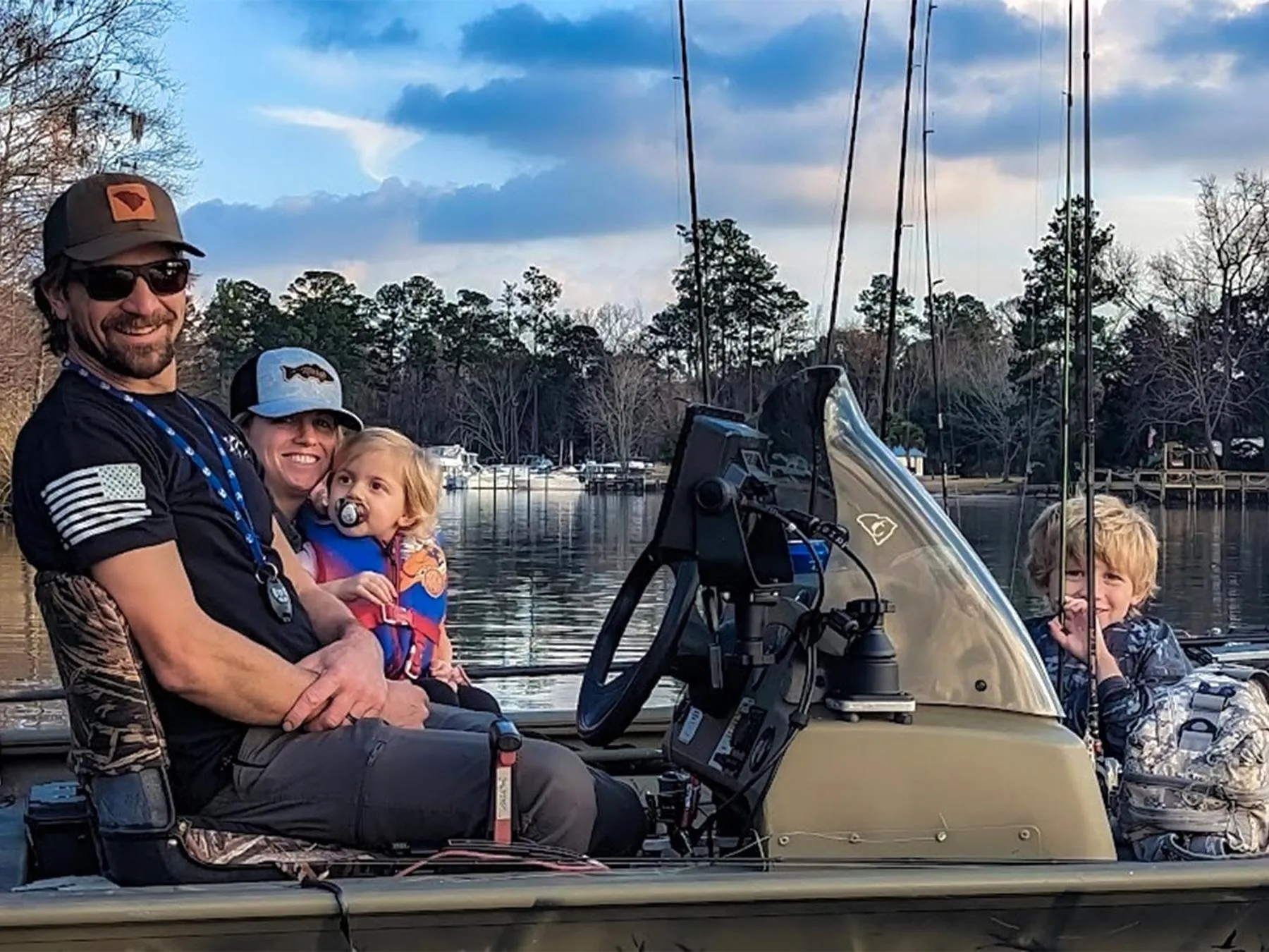 People in Bells Marina & Fishing Resort - Santee Lake Marion by I95 - Family Adventure, Pets on Request!