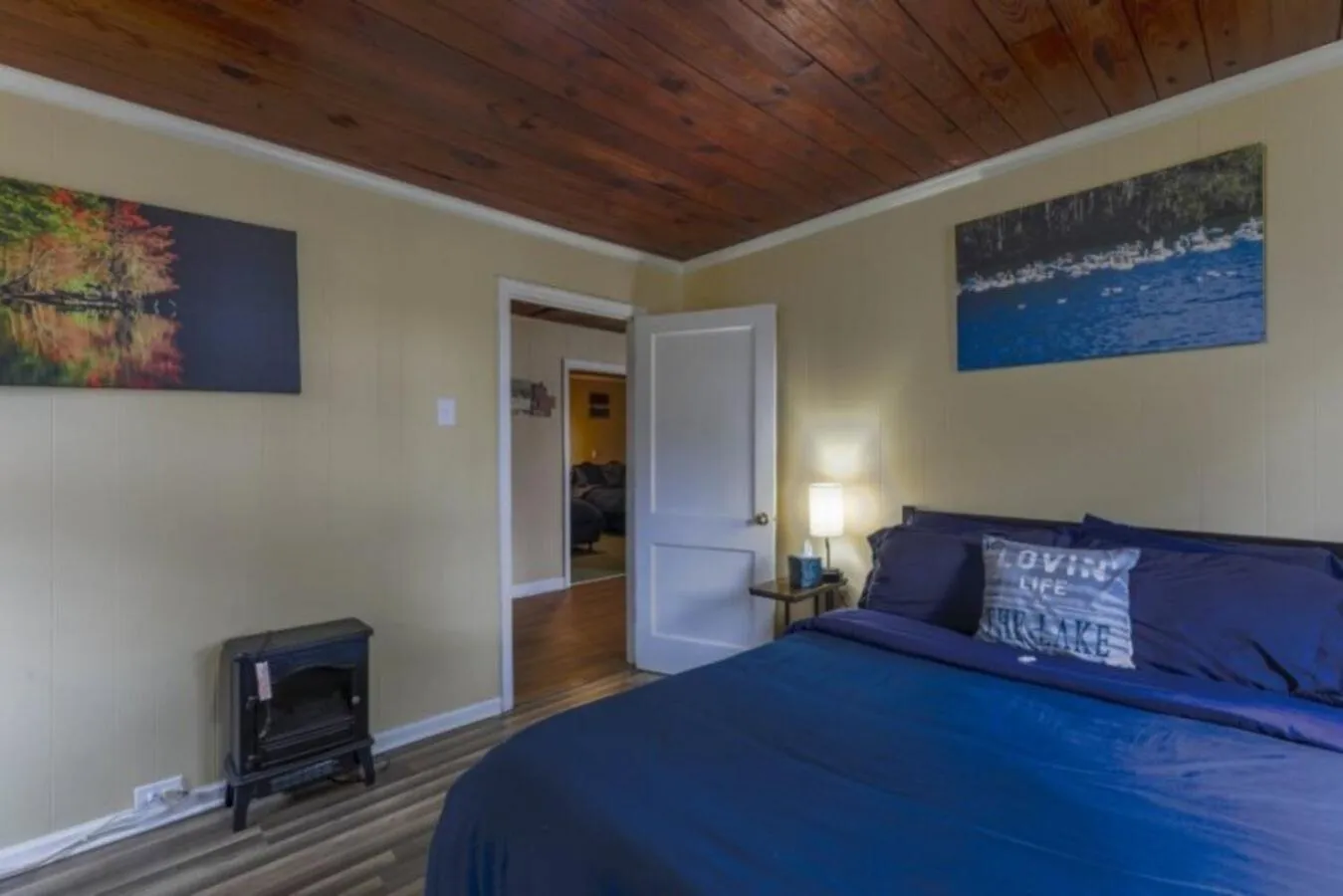 Bed in Bells Marina & Fishing Resort - Santee Lake Marion by I95 - Family Adventure, Pets on Request!