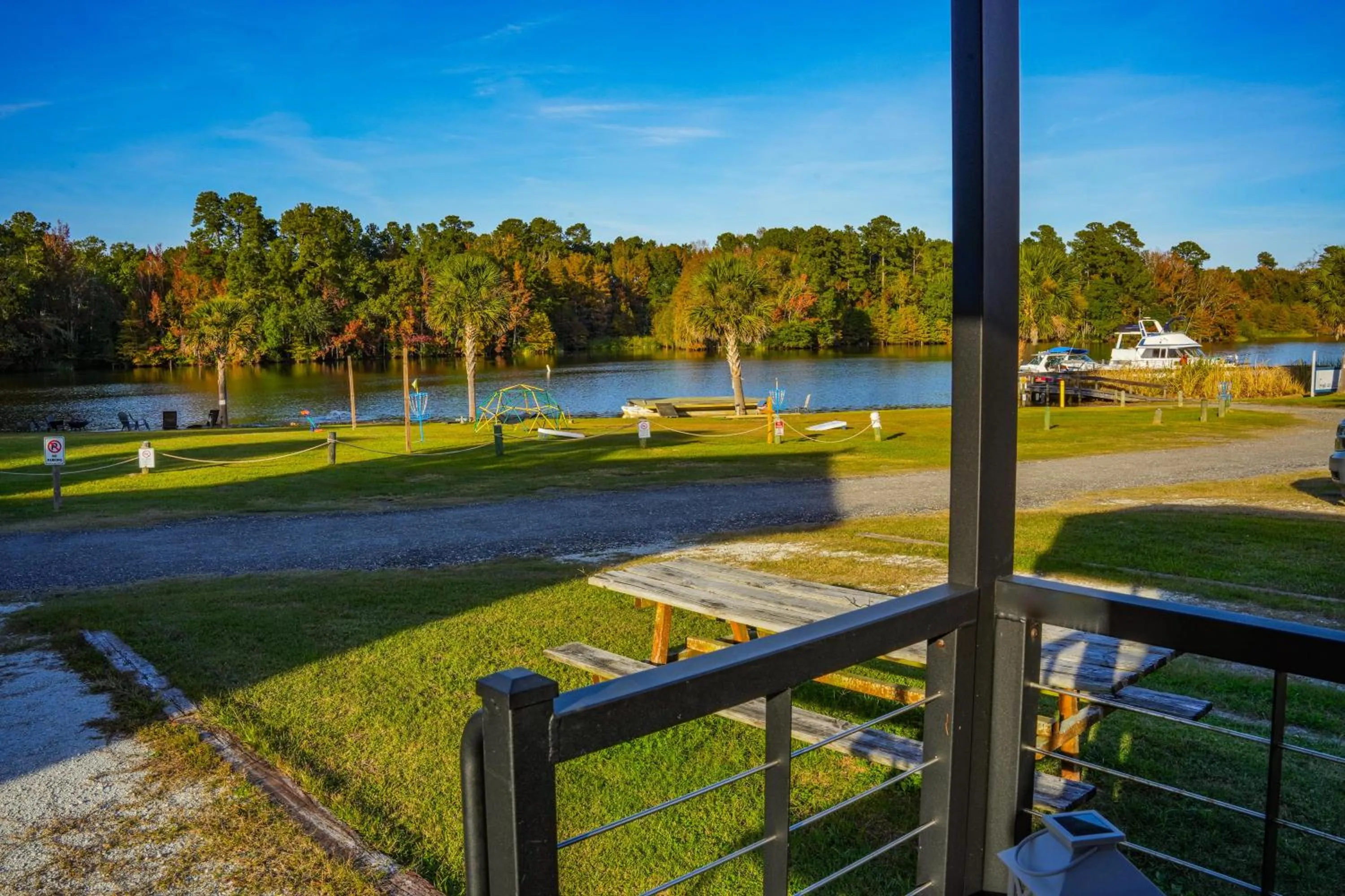 Day in Bells Marina & Fishing Resort - Santee Lake Marion by I95 - Family Adventure, Pets on Request!