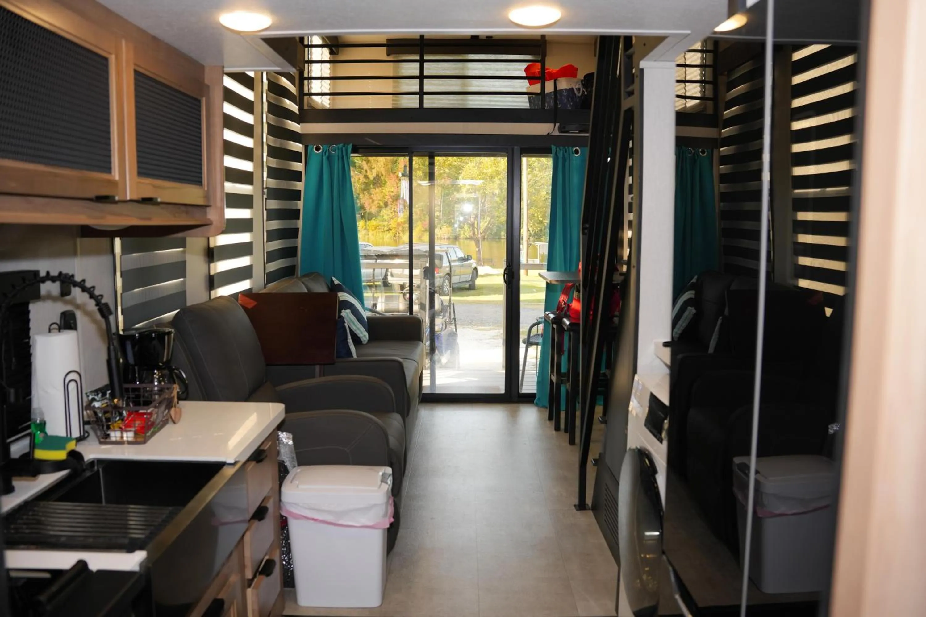 Kitchen or kitchenette in Bells Marina & Fishing Resort - Santee Lake Marion by I95 - Family Adventure, Pets on Request!