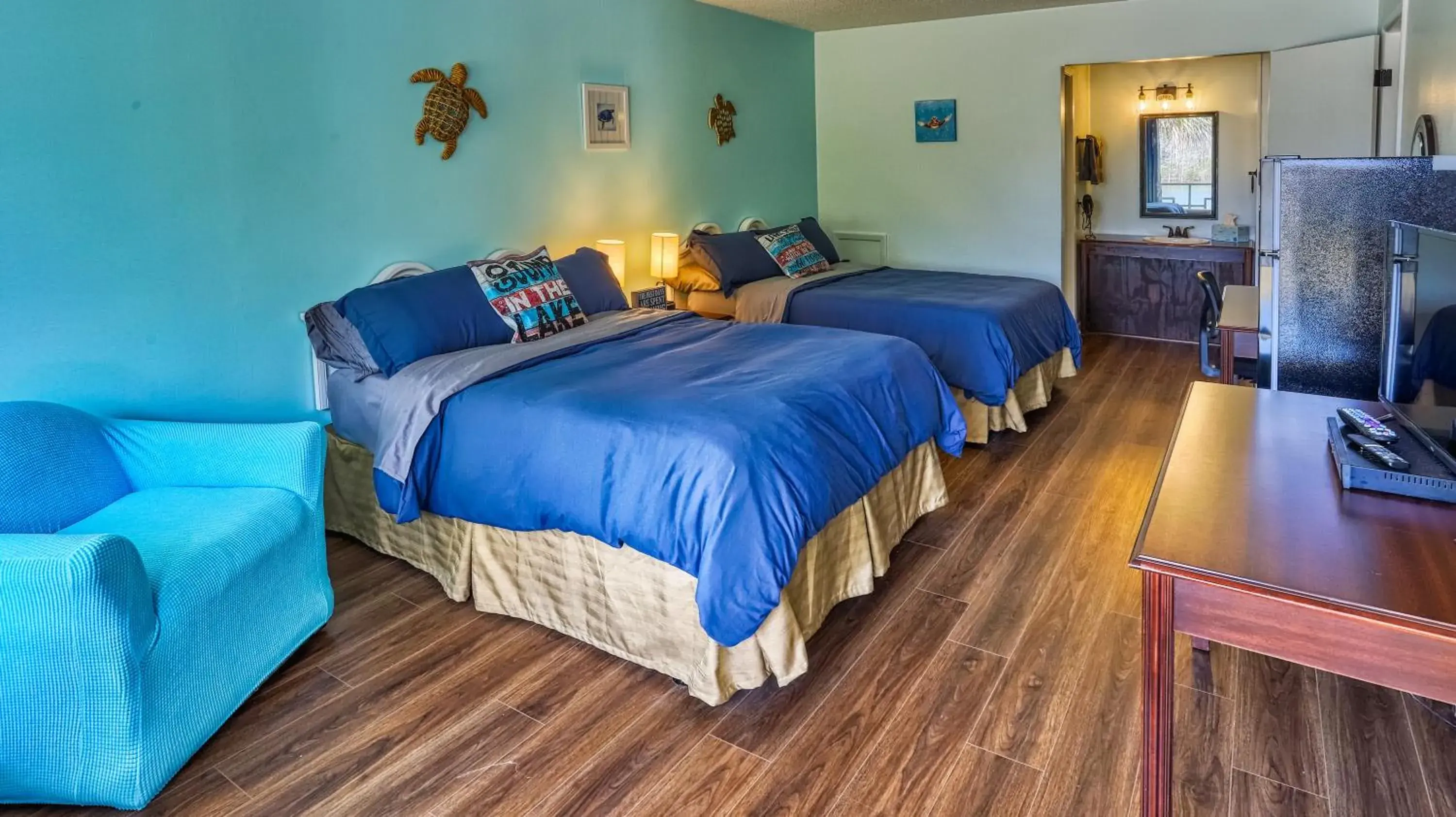 Double Room in Bells Marina & Fishing Resort - Santee Lake Marion by I95 - Family Adventure, Pets on Request! Double Room in Bells Marina & Fishing Resort - Santee Lake Marion by I95 - Family Adventure, Pets on Request!