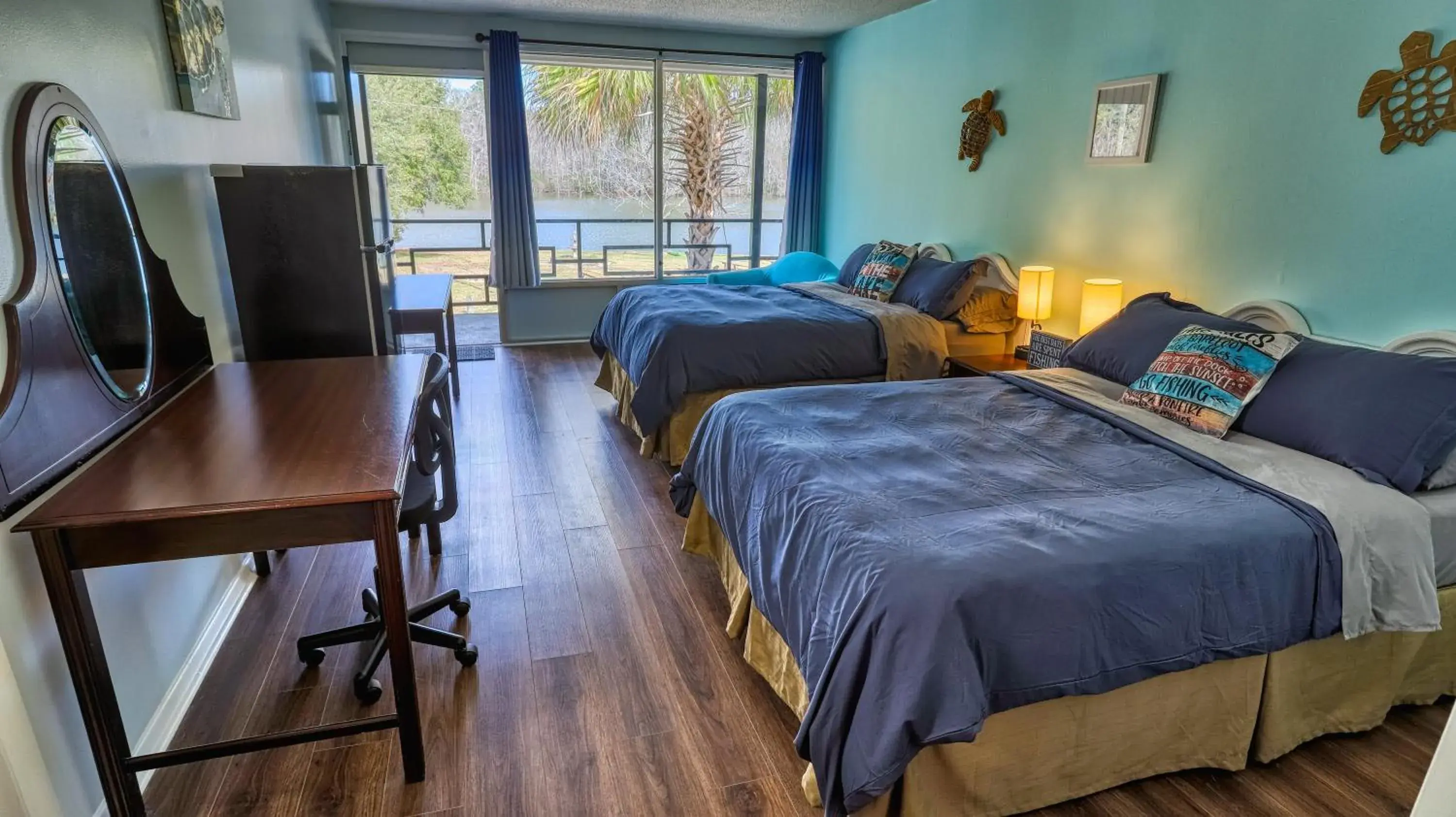 Double Room in Bells Marina & Fishing Resort - Santee Lake Marion by I95 - Family Adventure, Pets on Request! Double Room in Bells Marina & Fishing Resort - Santee Lake Marion by I95 - Family Adventure, Pets on Request!