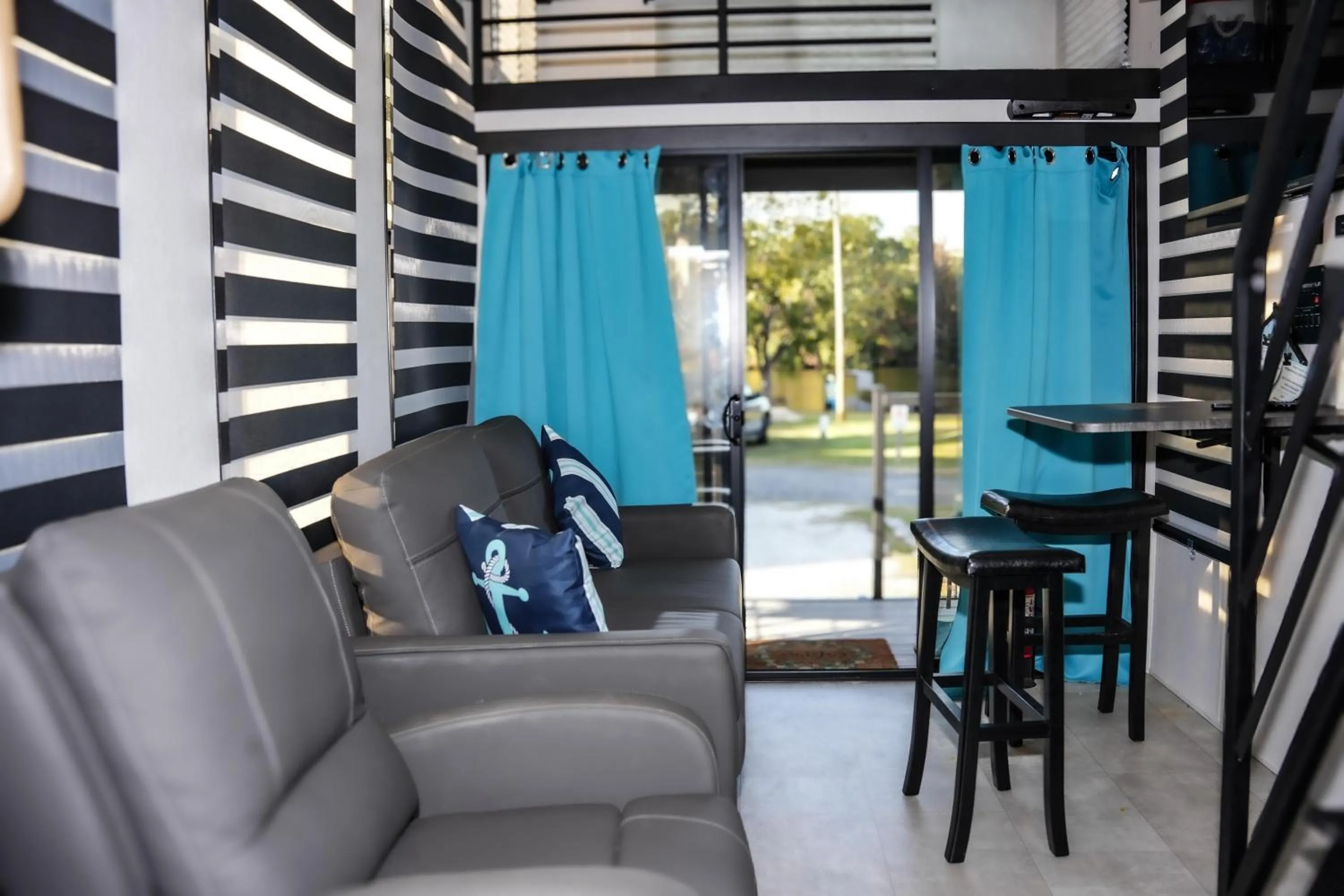 Living room in Bells Marina & Fishing Resort - Santee Lake Marion by I95 - Family Adventure, Pets on Request!