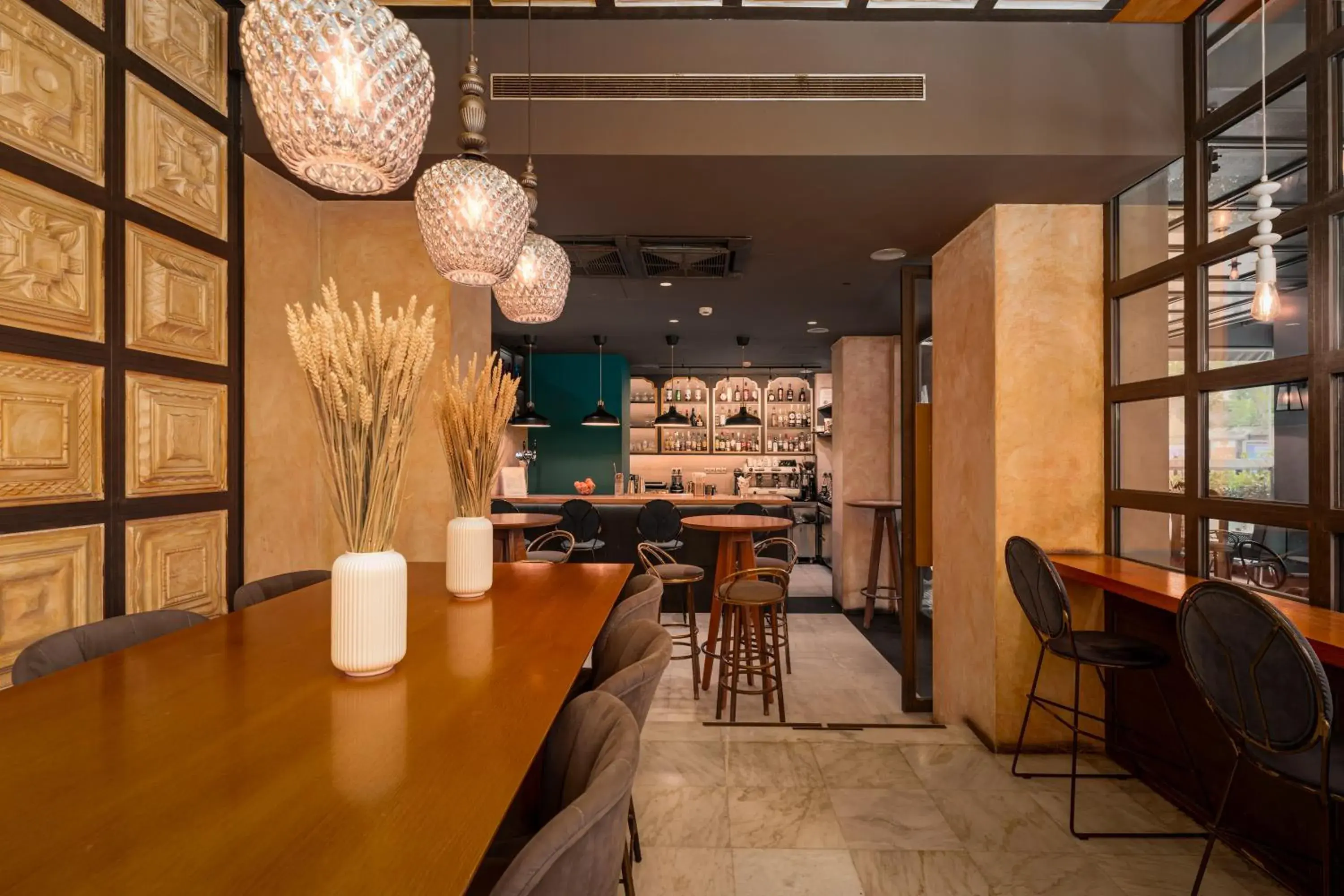 Restaurant/places to eat in Parnon Hotel Restaurant/places to eat in Parnon Hotel