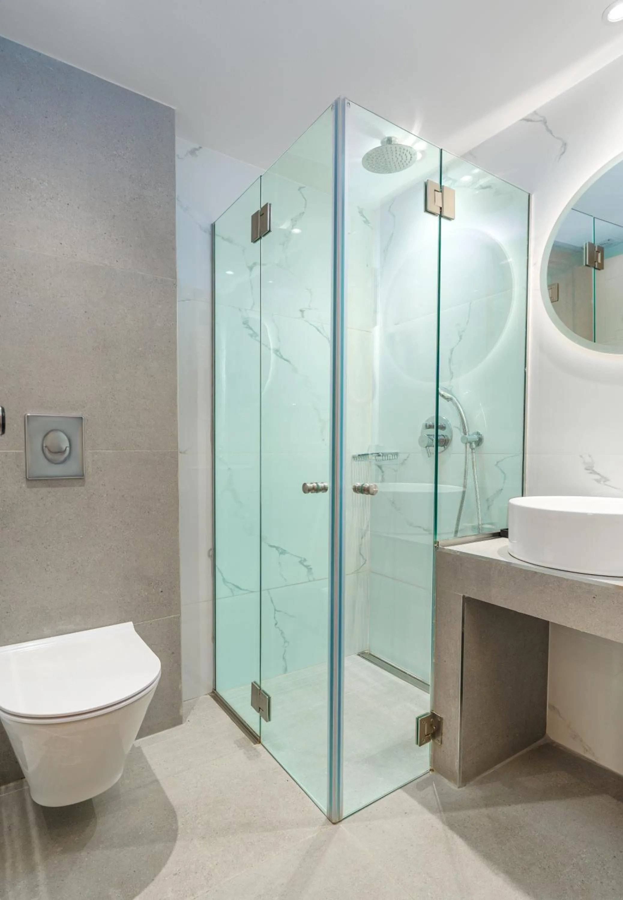 Shower in Parnon Hotel