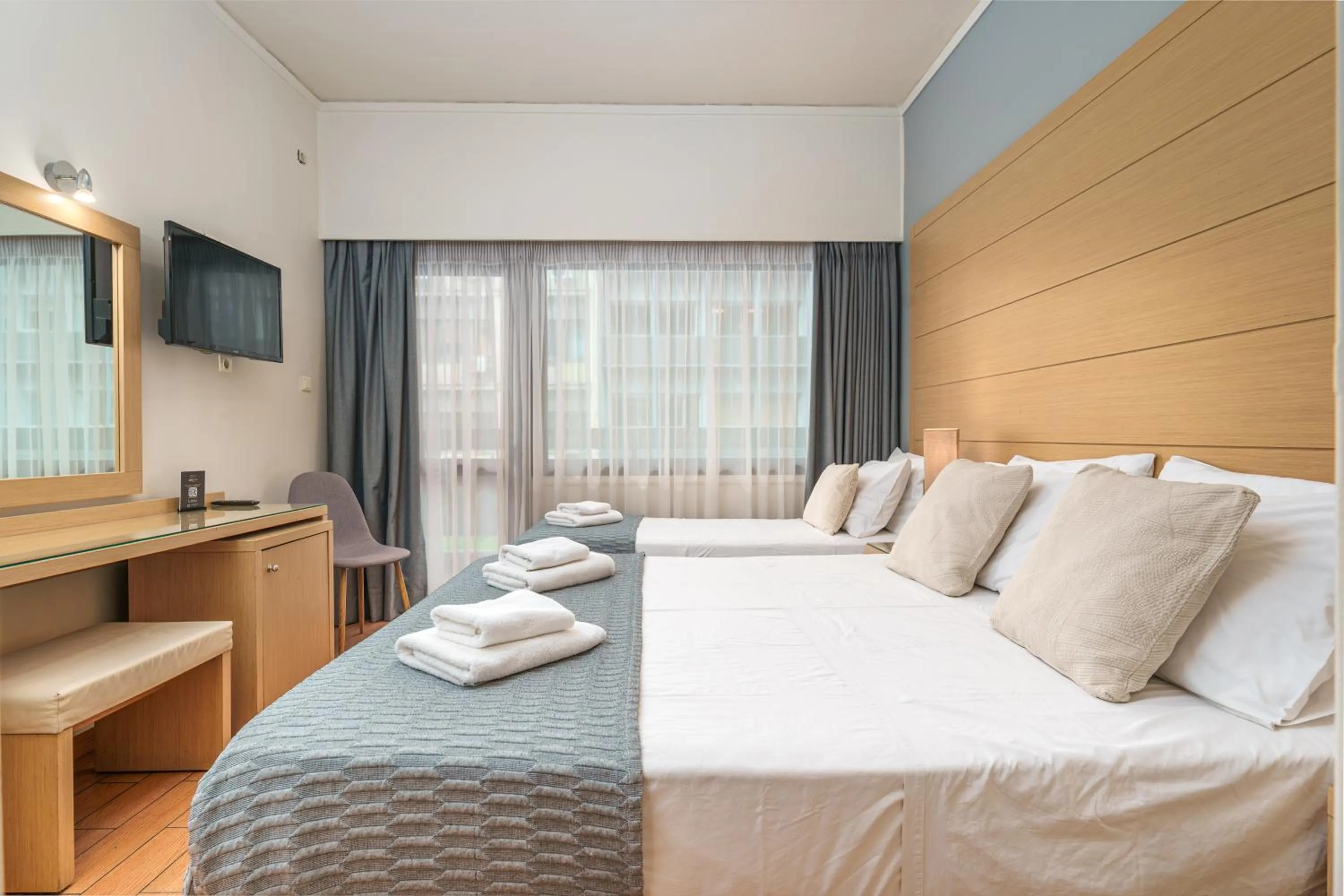 TV and multimedia, Bed in Parnon Hotel