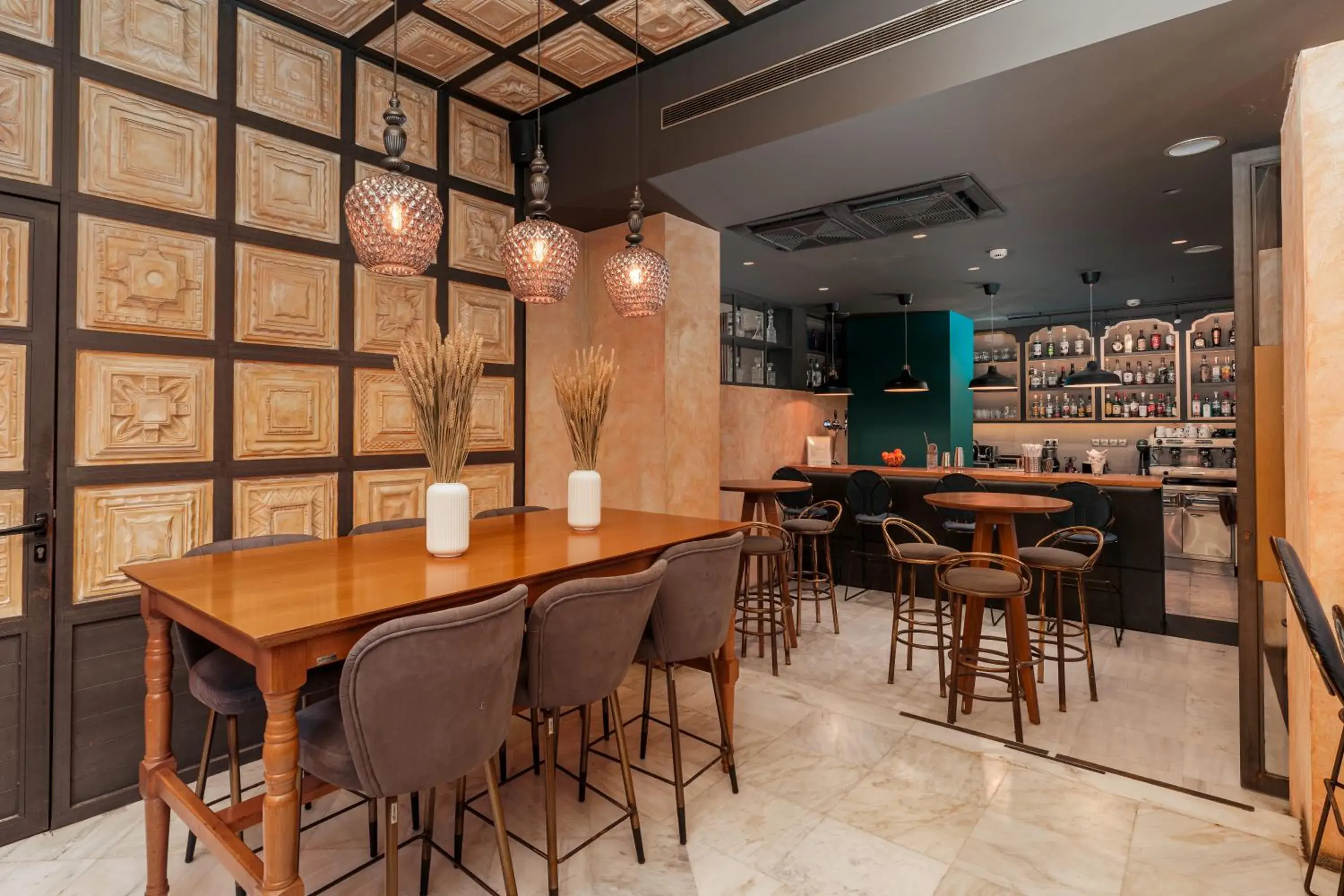 Restaurant/places to eat in Parnon Hotel Restaurant/places to eat in Parnon Hotel