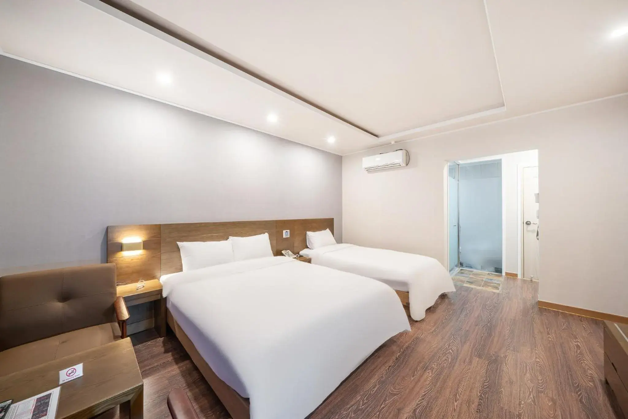 Standard Twin Room with Mountain View in The 7 Business Hotel Standard Twin Room with Mountain View in The 7 Business Hotel