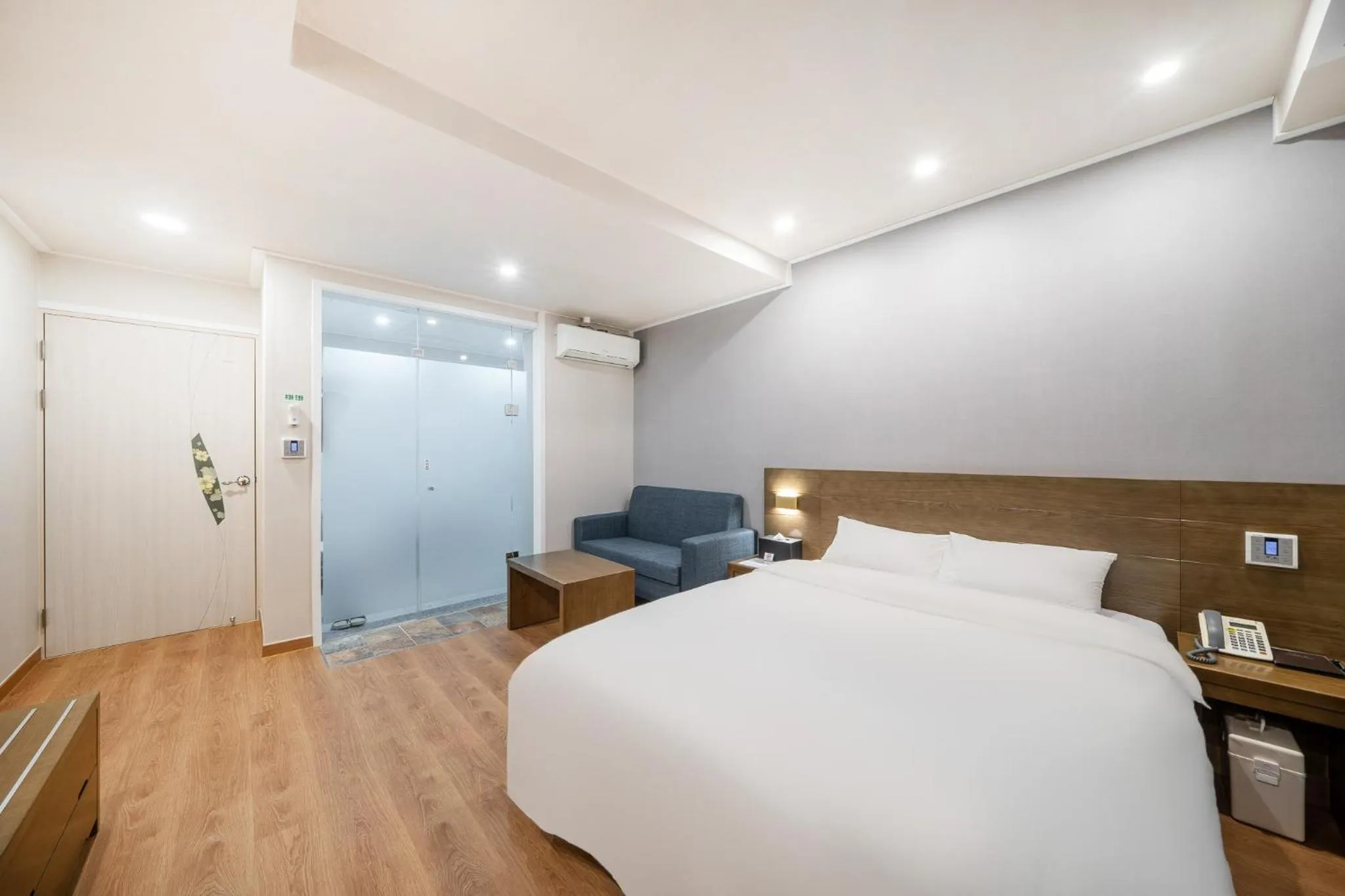 Bed in The 7 Business Hotel