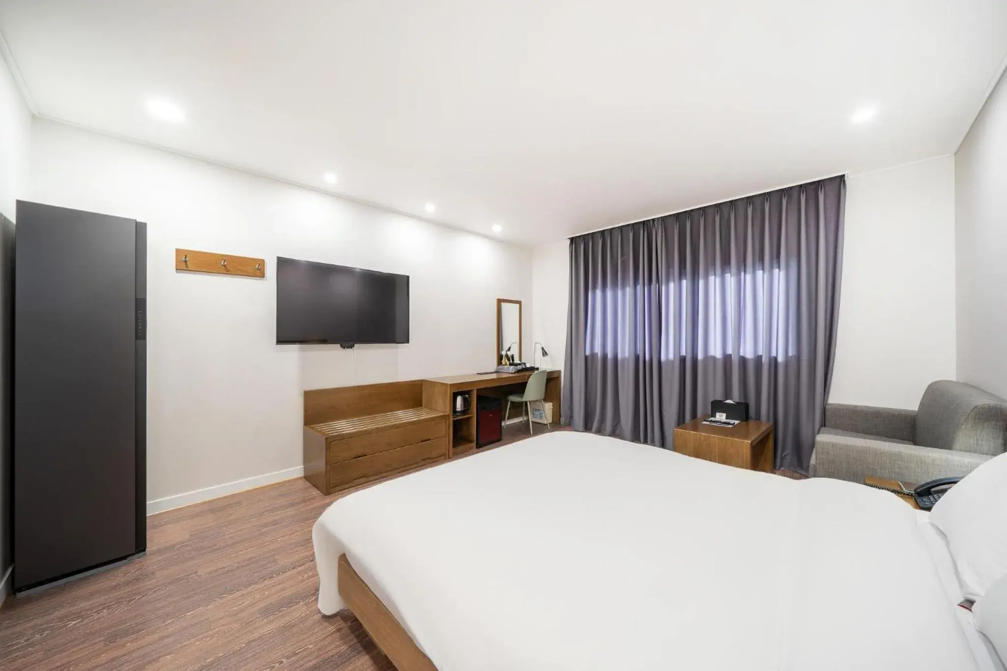 Deluxe Double Room with Bath in The 7 Business Hotel Deluxe Double Room with Bath in The 7 Business Hotel