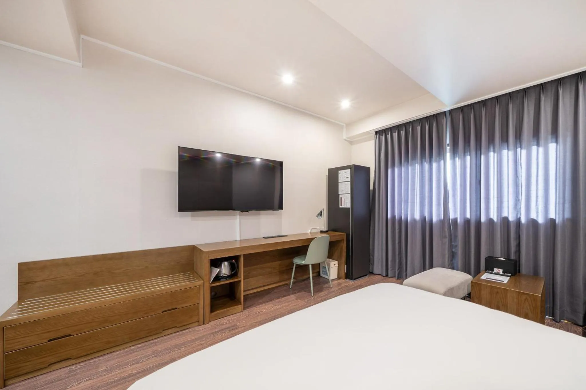 TV and multimedia, Bed in The 7 Business Hotel