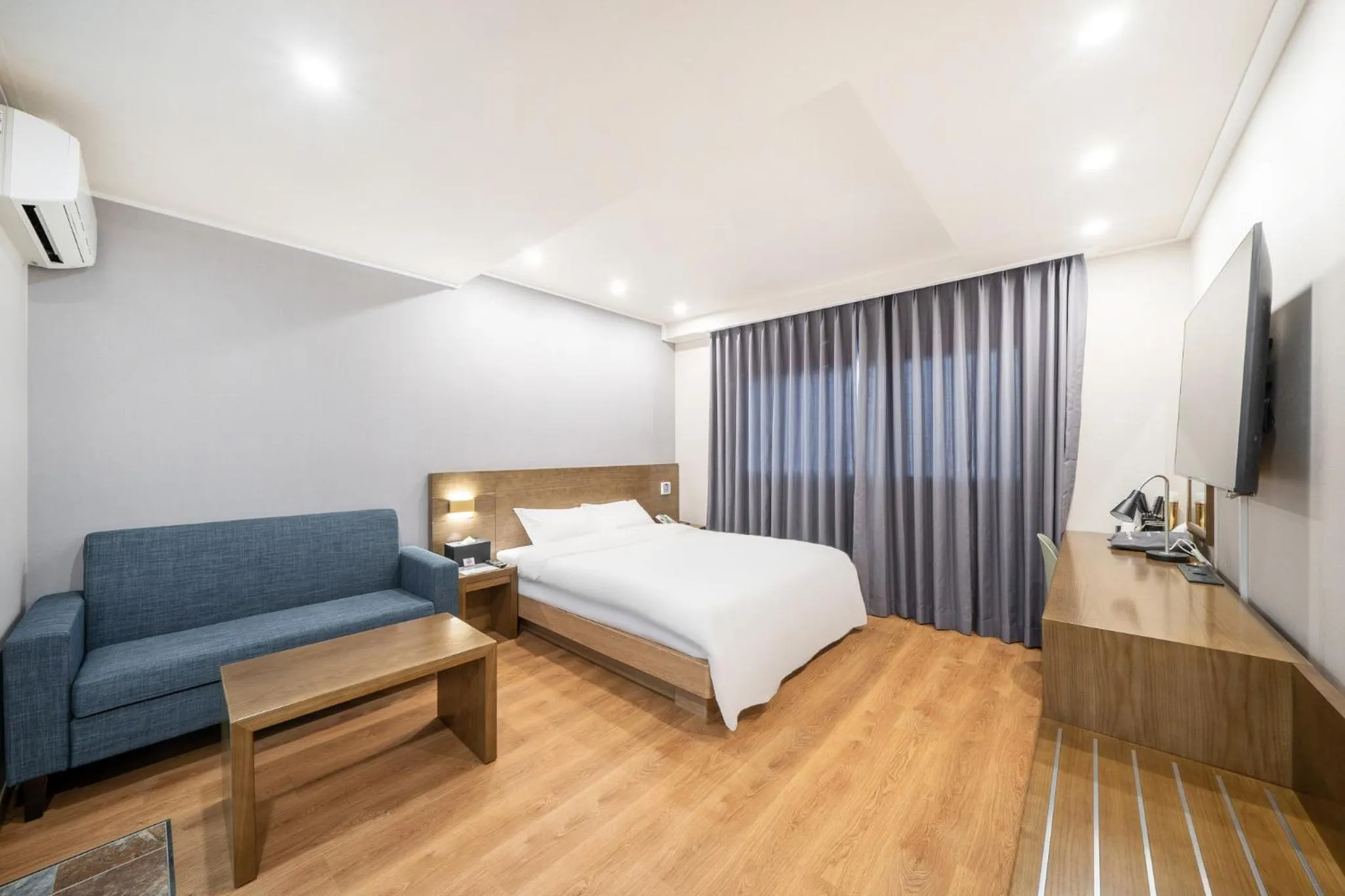 Bed in The 7 Business Hotel