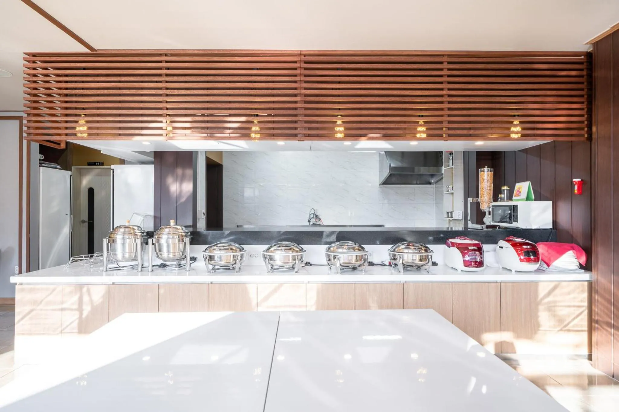 Restaurant/places to eat in The 7 Business Hotel