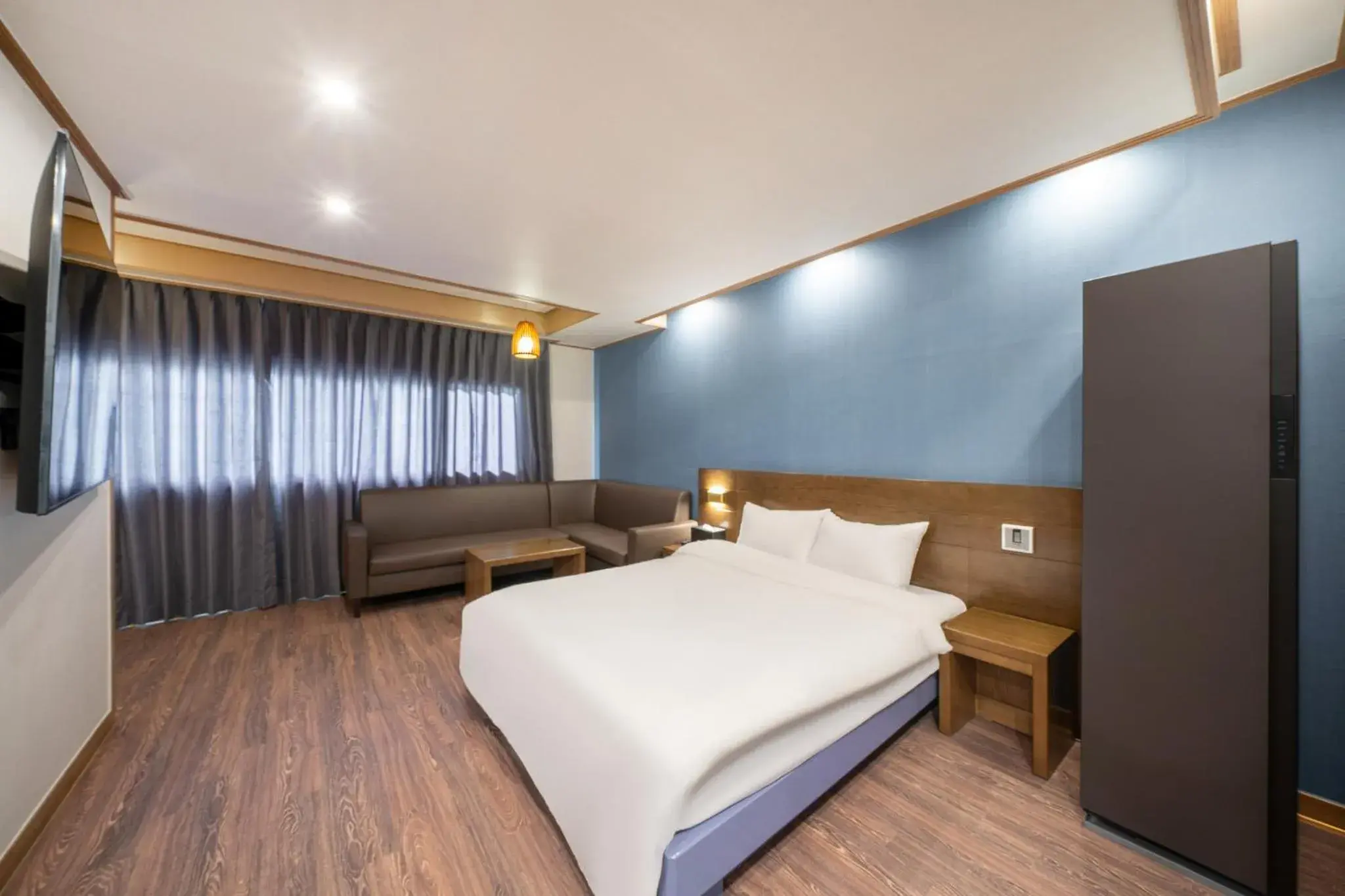Suite with Mountain View in The 7 Business Hotel Suite with Mountain View in The 7 Business Hotel