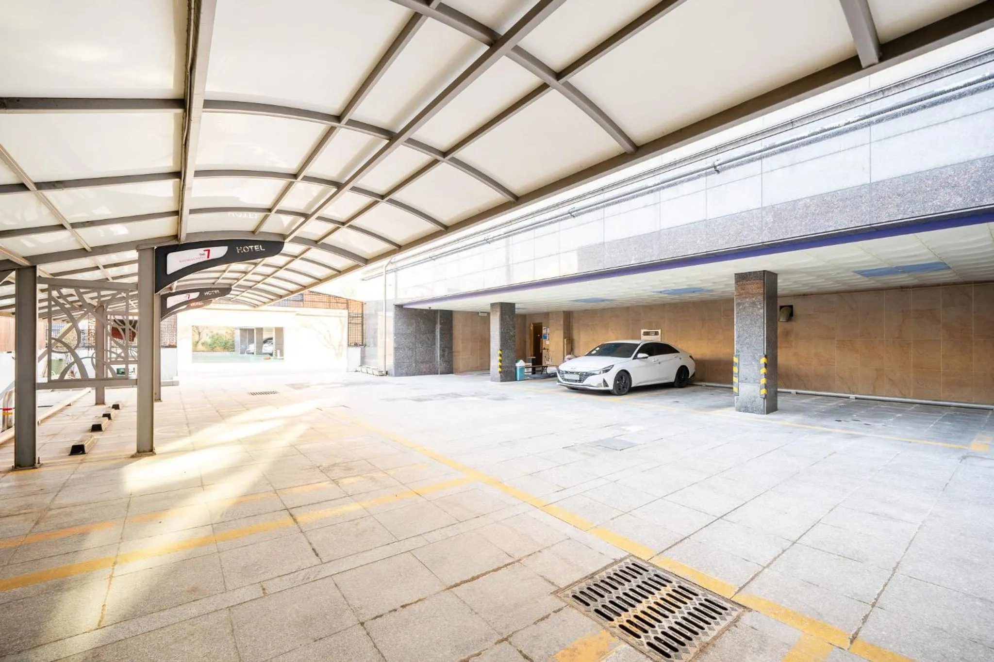 Parking in The 7 Business Hotel