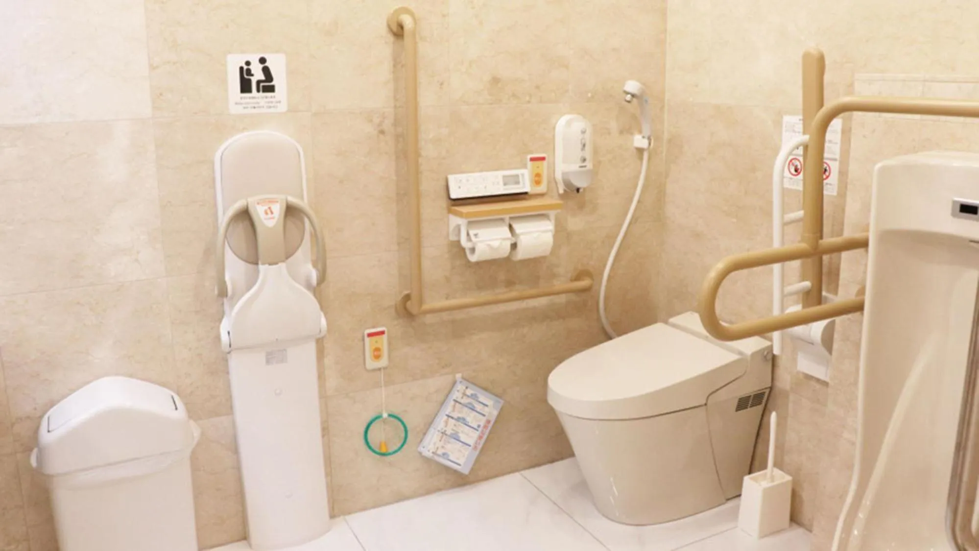 Toilet in Toyoko Inn Futamatagawa-eki Kita-guchi