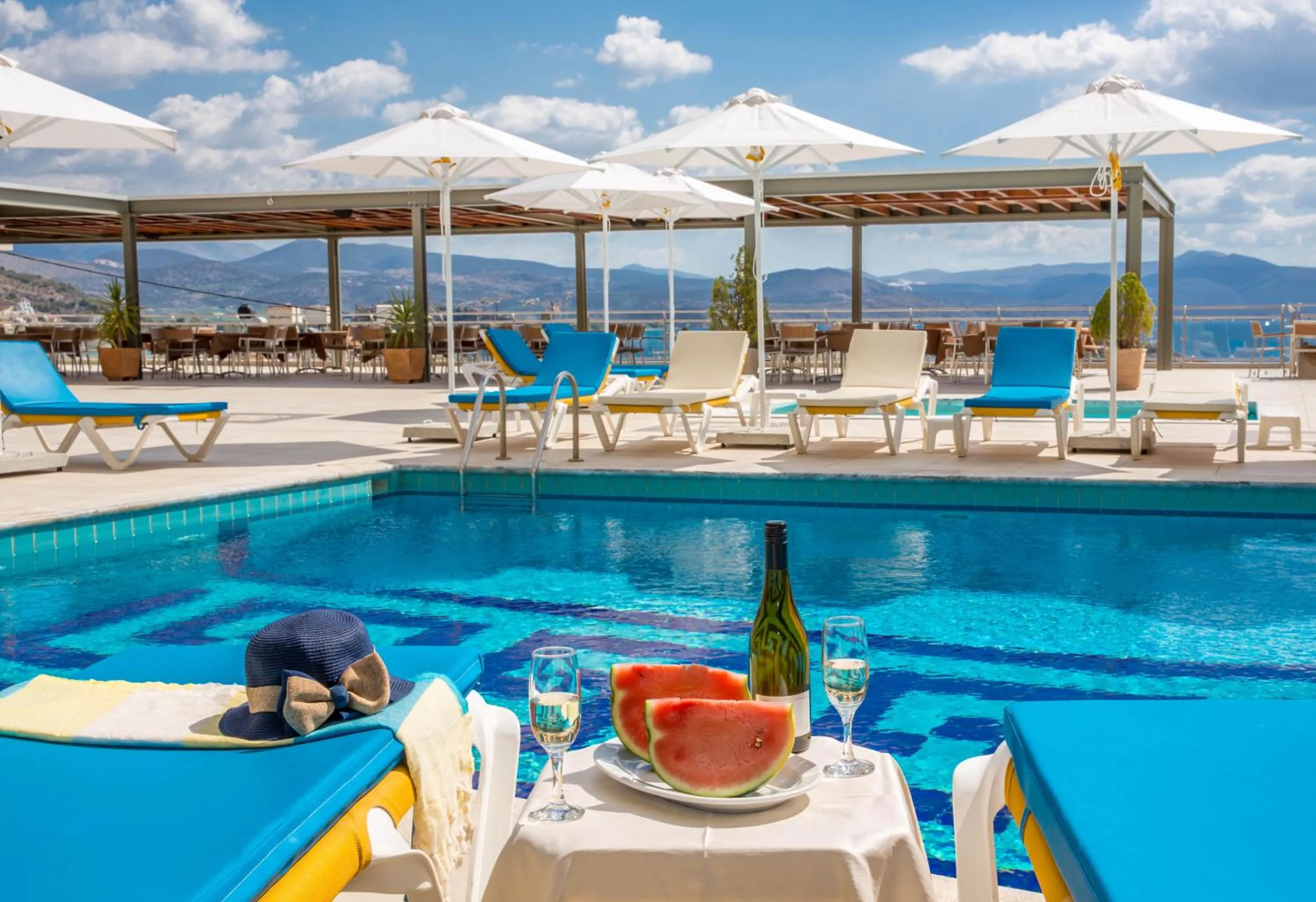 Pool view in JOHN & GEORGE