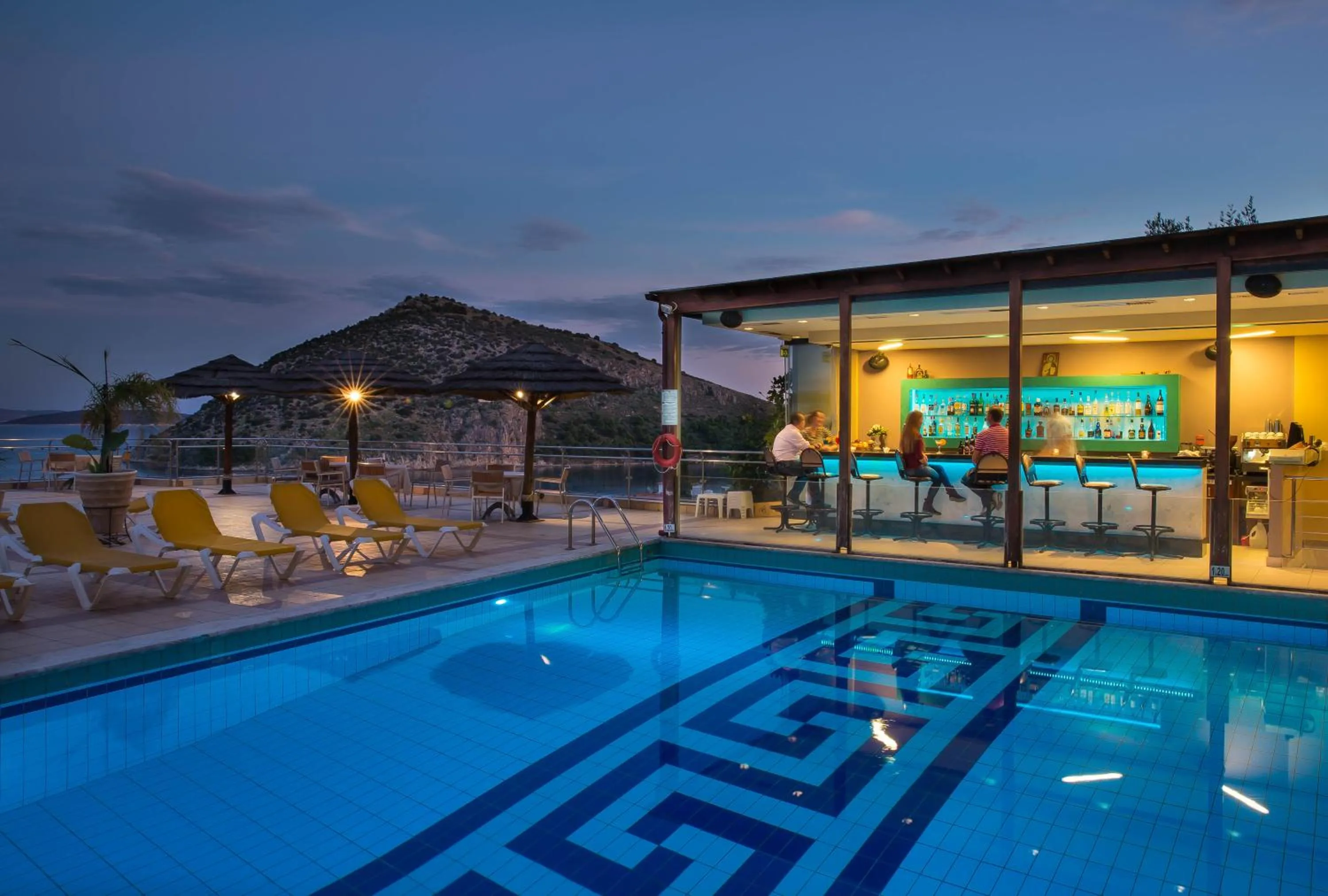 Drinks in JOHN & GEORGE