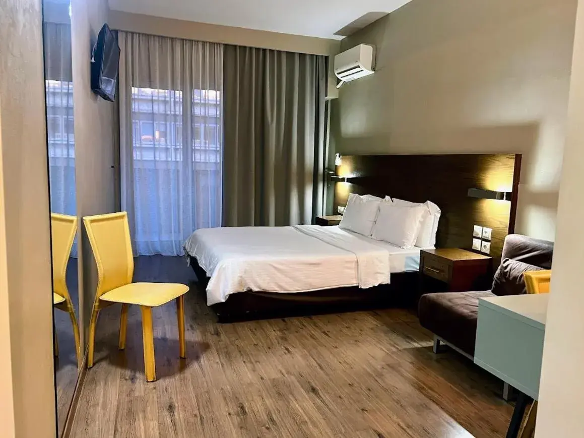 Bedroom, Bed in Rotonda Hotel Bedroom, Bed in Rotonda Hotel