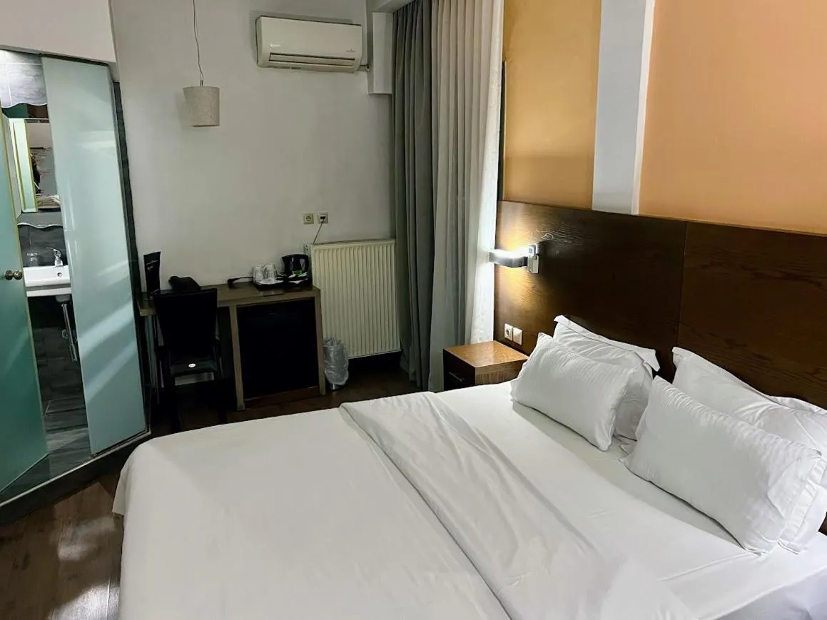 Bedroom, Bed in Rotonda Hotel