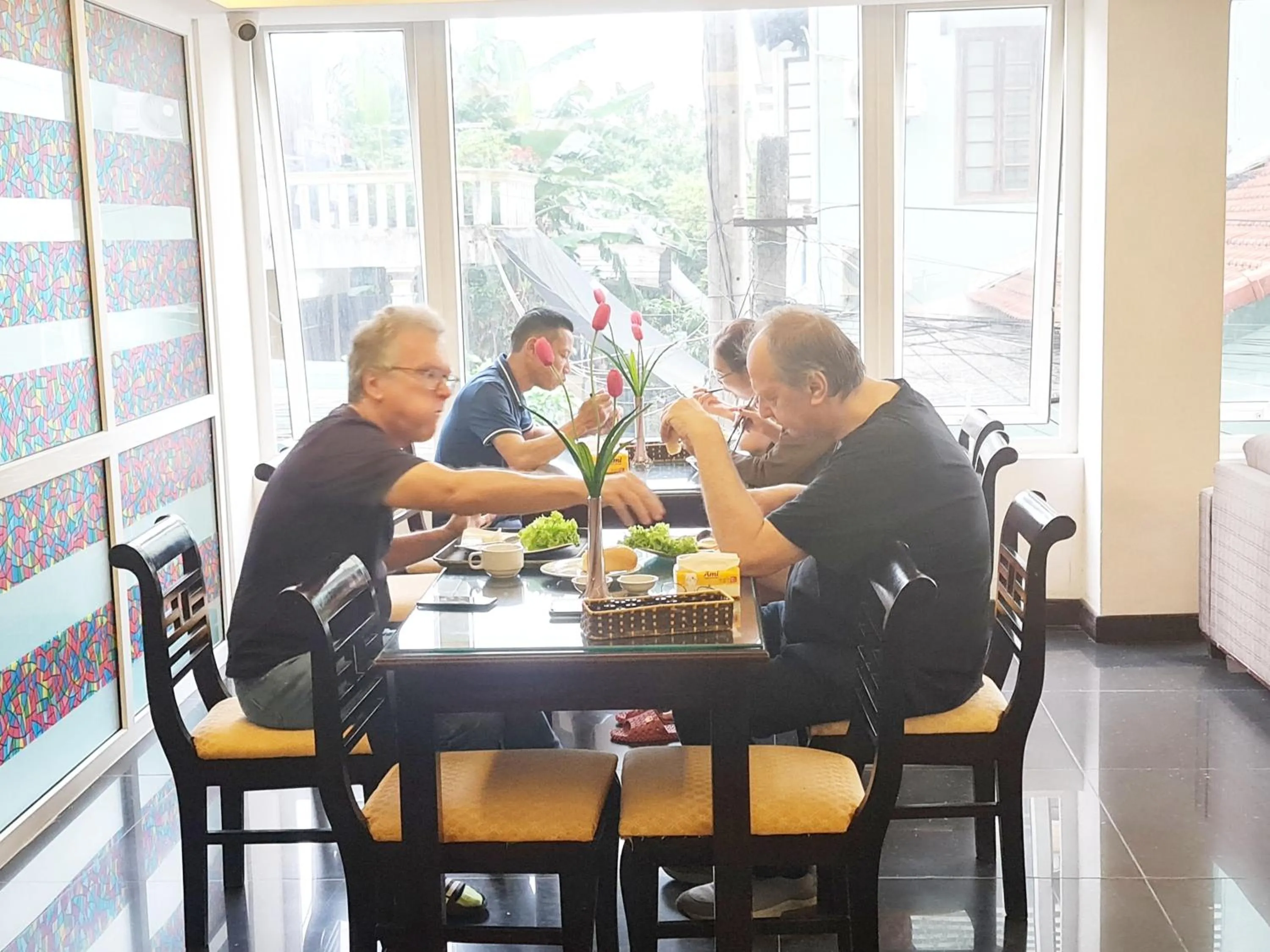 Restaurant/places to eat in Việt Nam Hotel