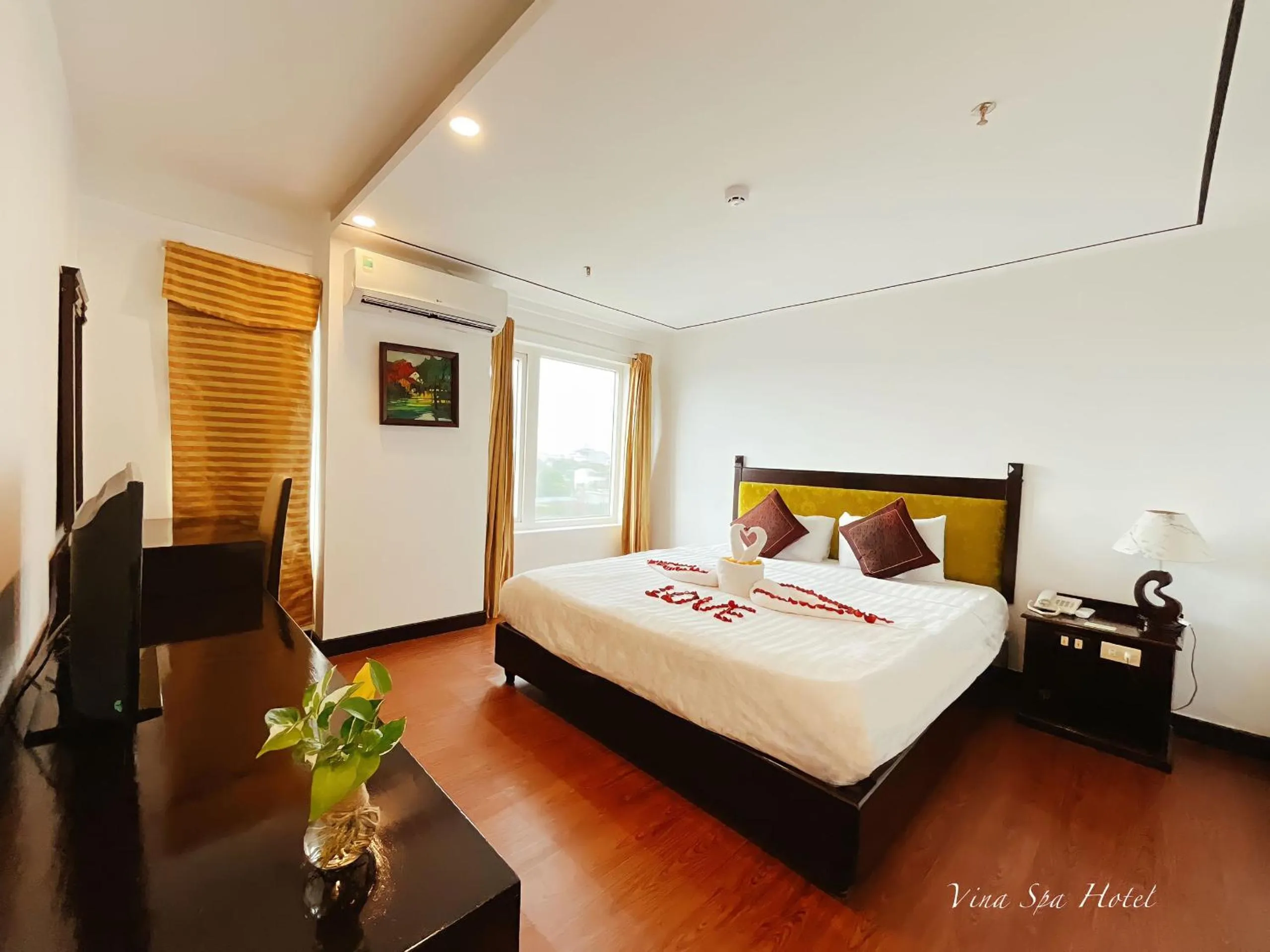 hair dresser, Bed in Việt Nam Hotel
