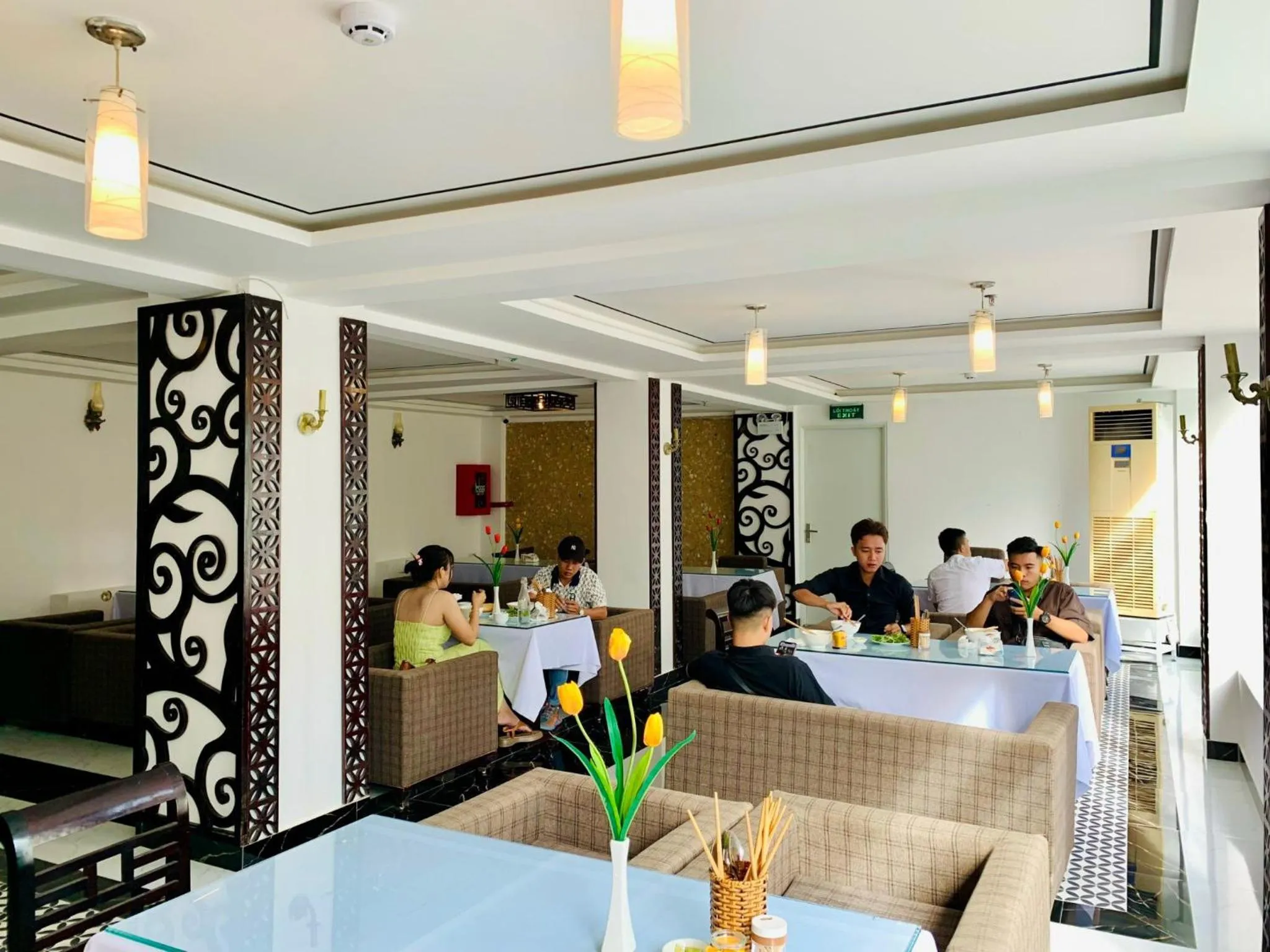 Restaurant/places to eat in Việt Nam Hotel