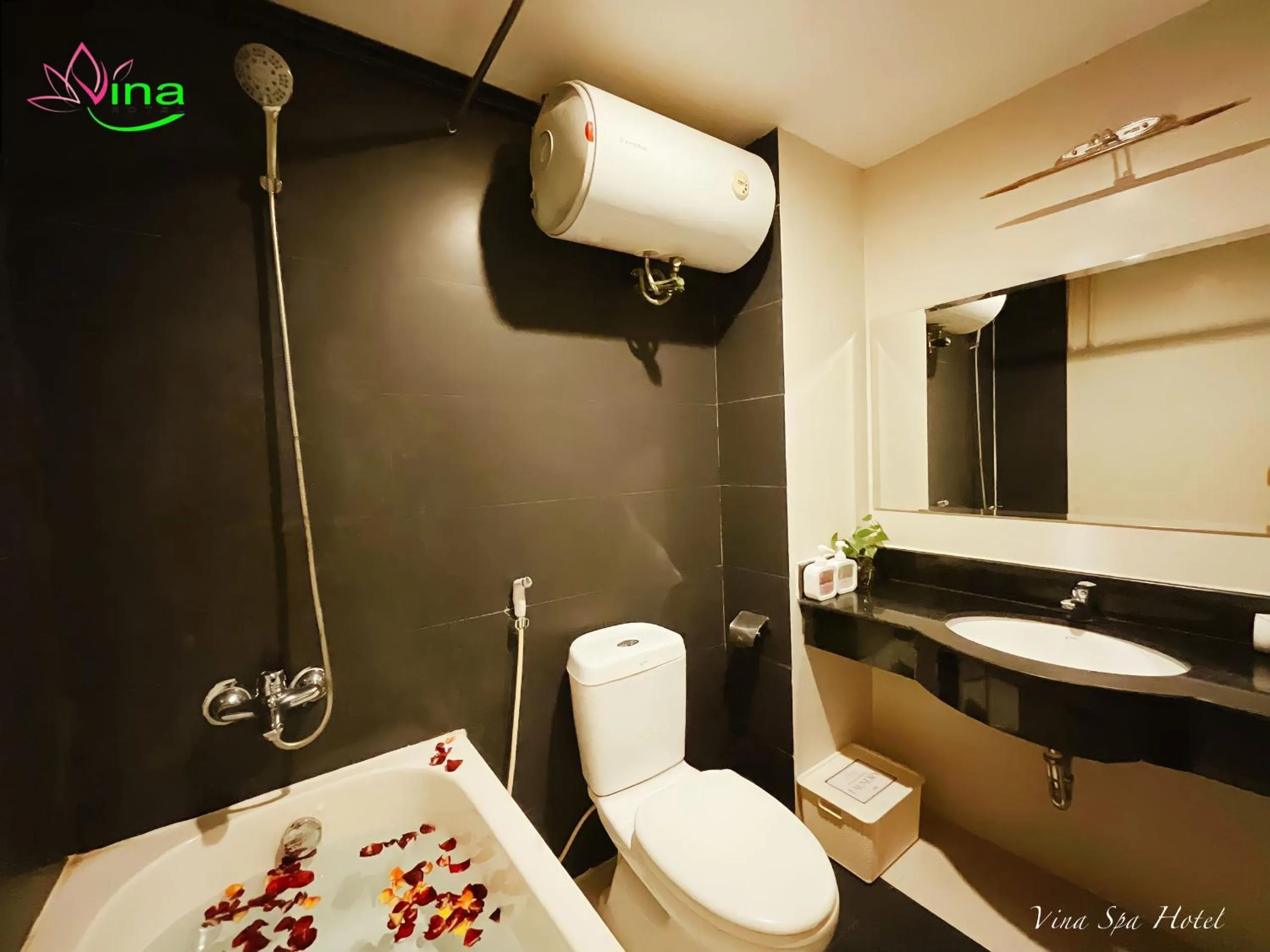 Toilet in Việt Nam Hotel