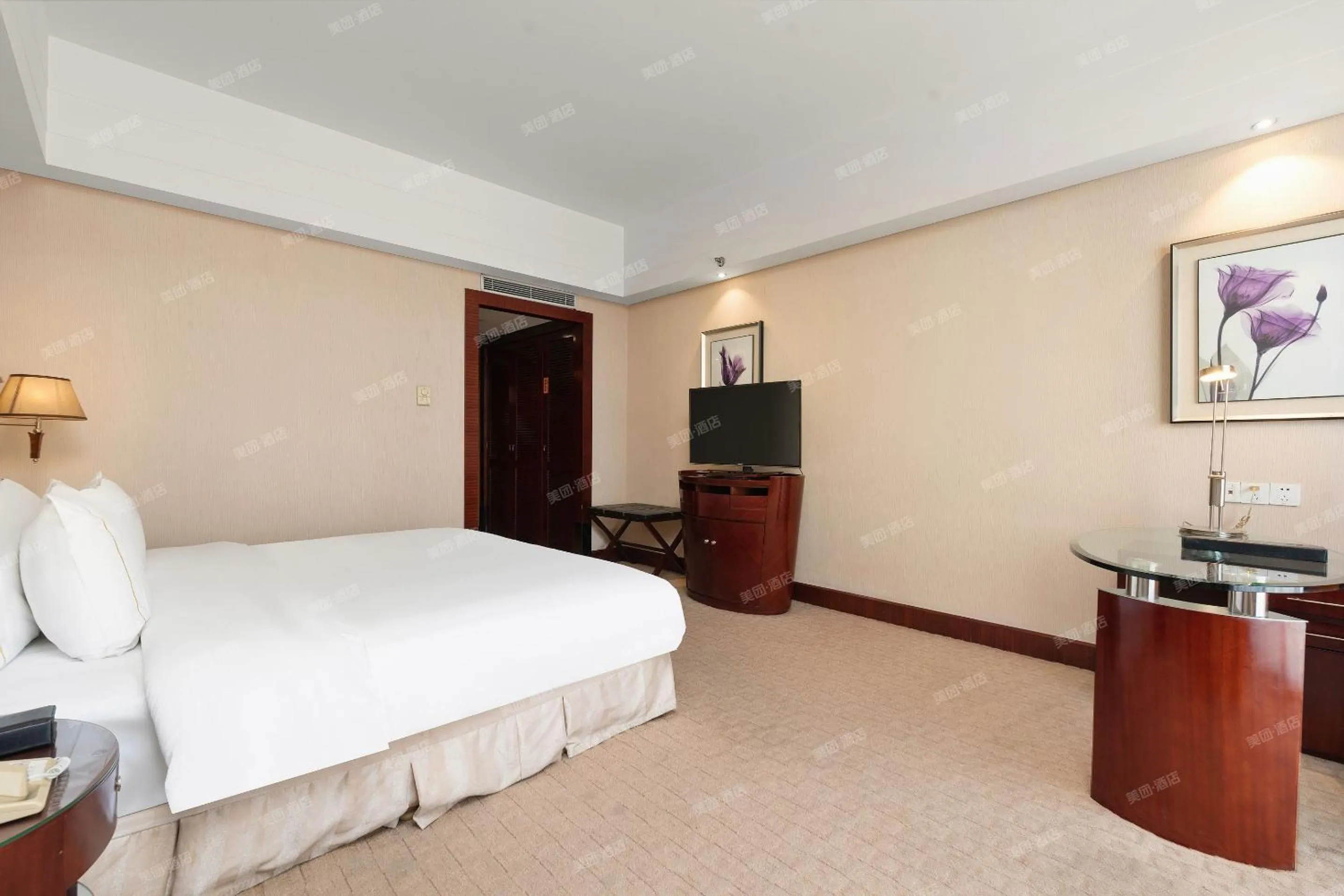 Photo of the whole room, Bed in 深圳国际会展中心凯嘉酒店-Shenzhen Kaijia Hotel-Shenzhen-World