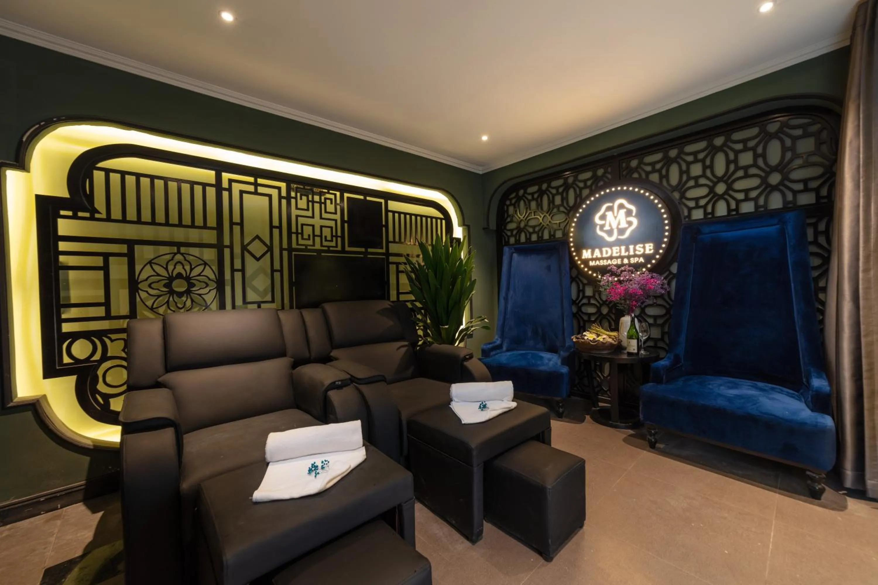 Property building in Madelise Palace Hotel & Travel